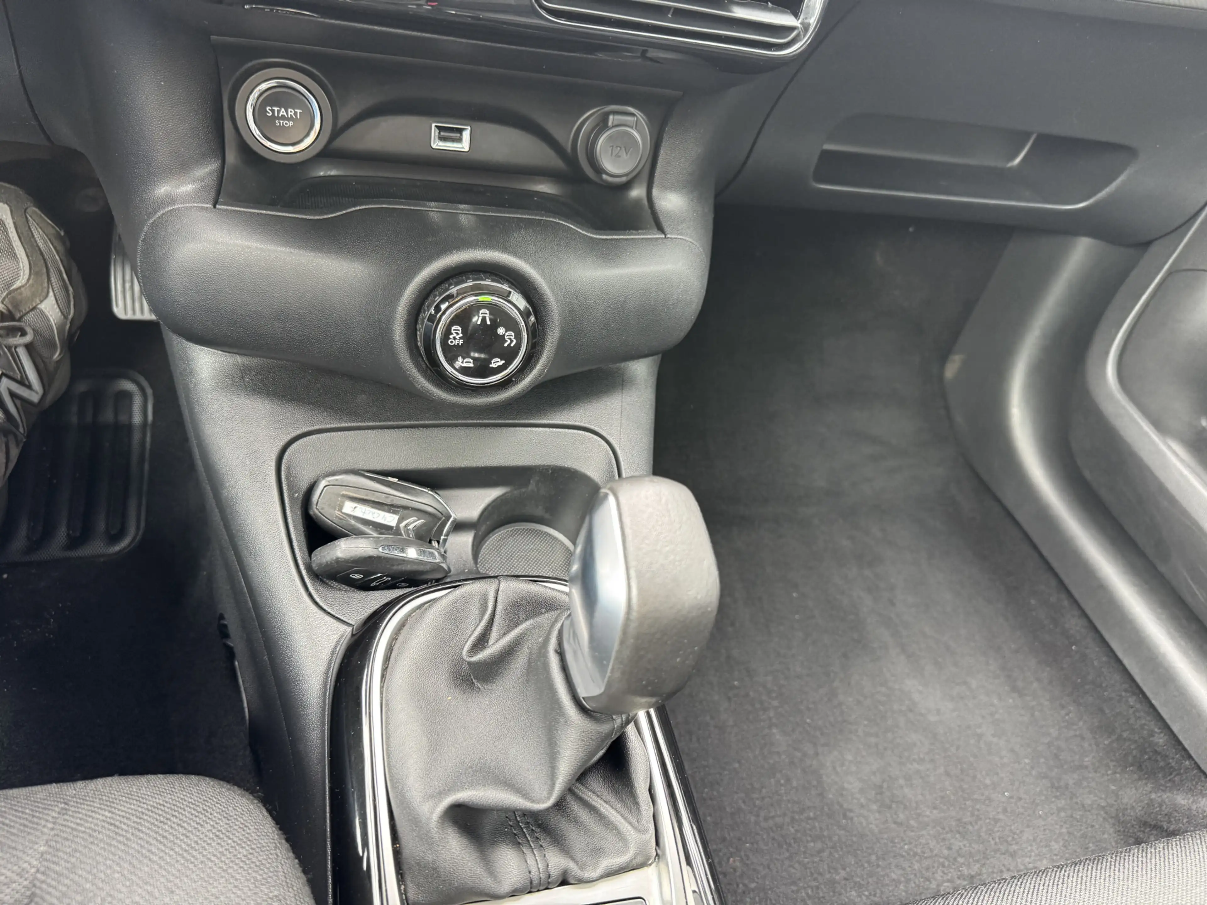 Citroen C4 Cactus 1.2 PureTech Shine — photo 10