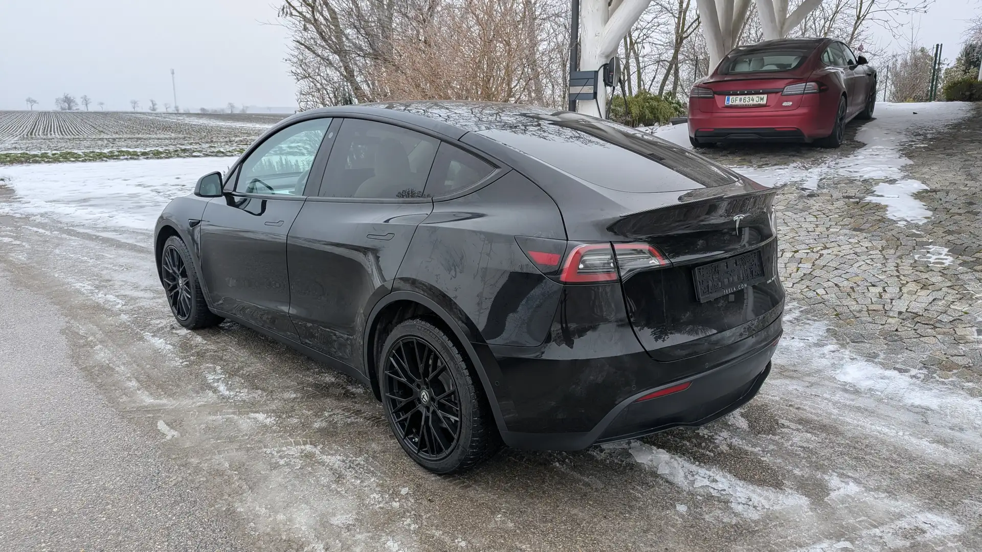 Tesla Model Y Model Y Long Range AWD 75kWh Schwarz - 2