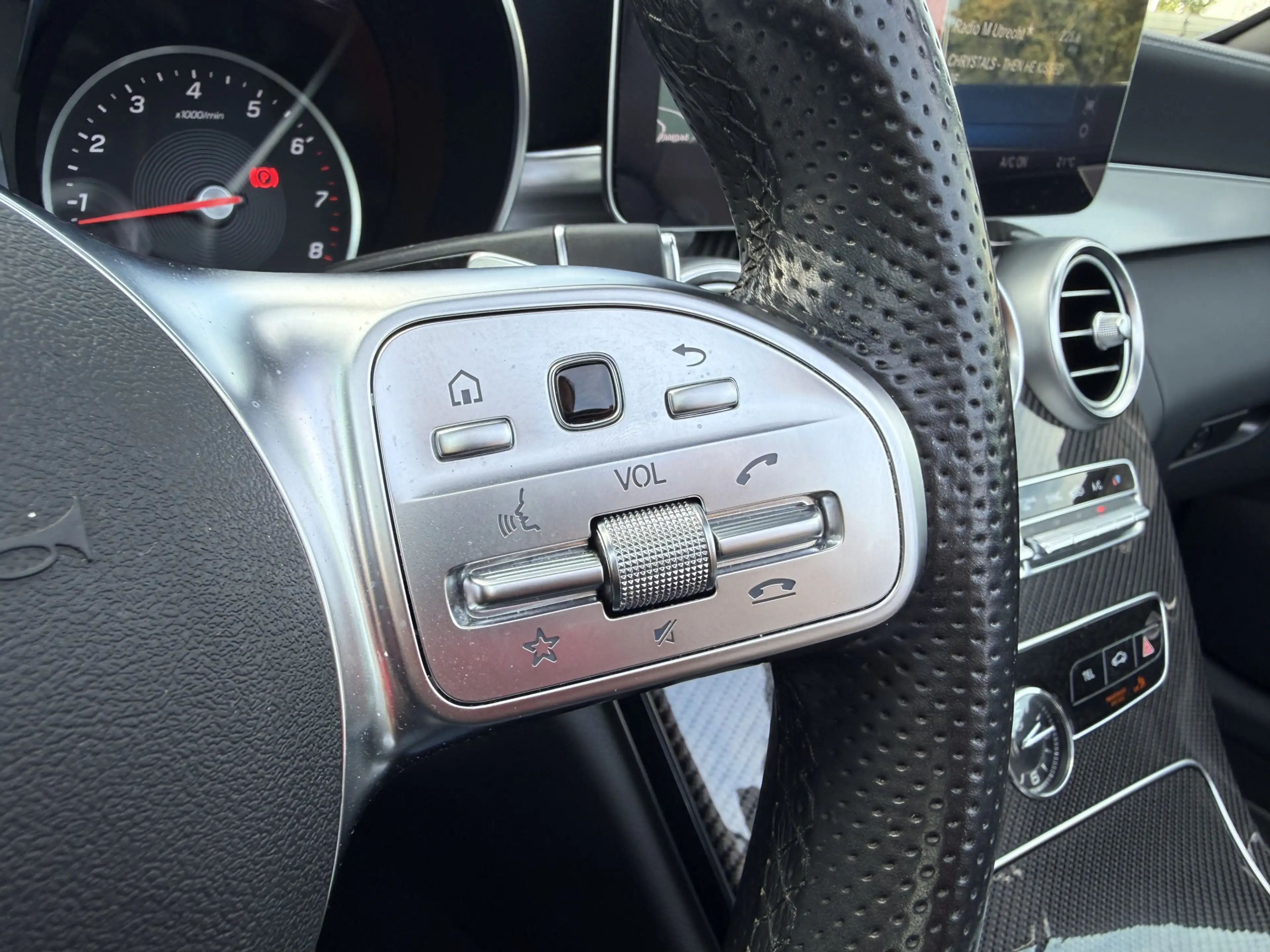 Mercedes-Benz C 200 Cabrio AMG Line — photo 10