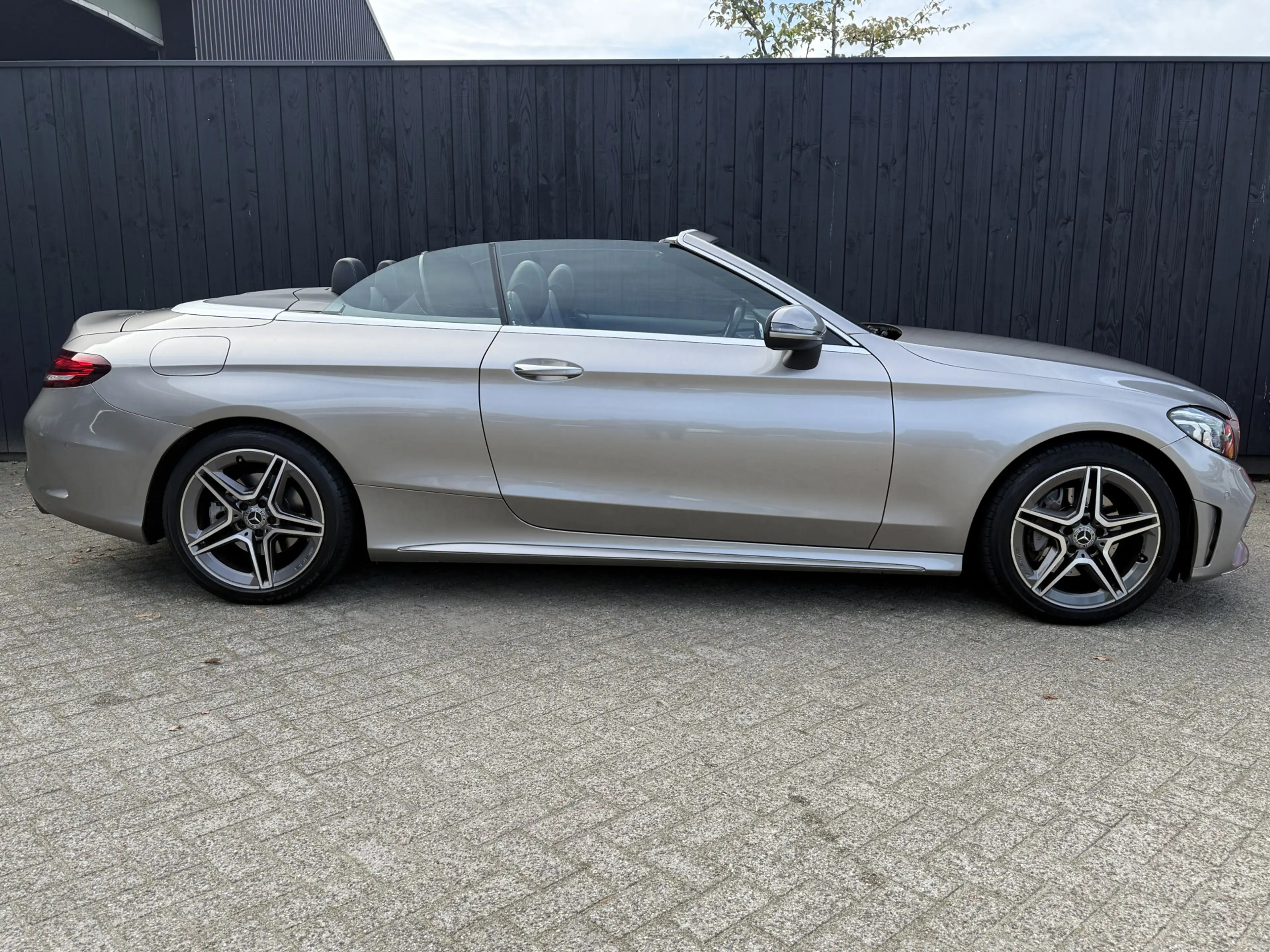 Mercedes-Benz C 200 Cabrio AMG Line — photo 2