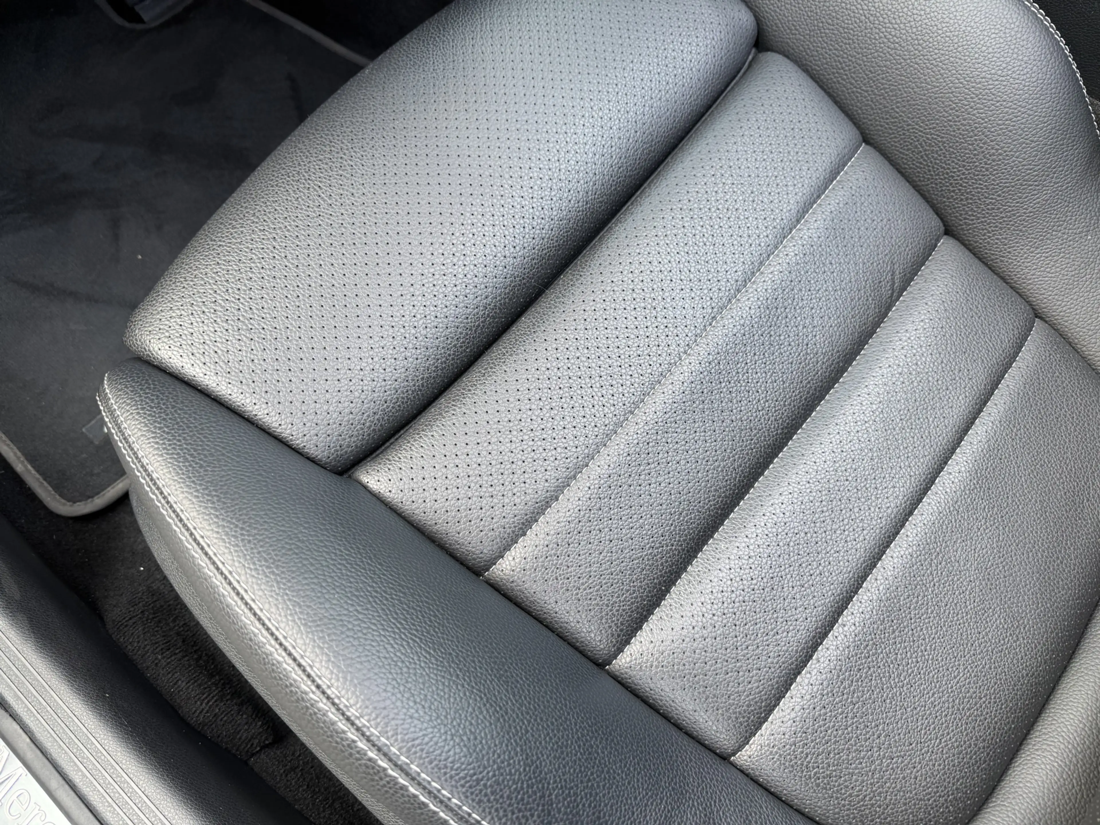 Mercedes-Benz C 200 Cabrio AMG Line — photo 43