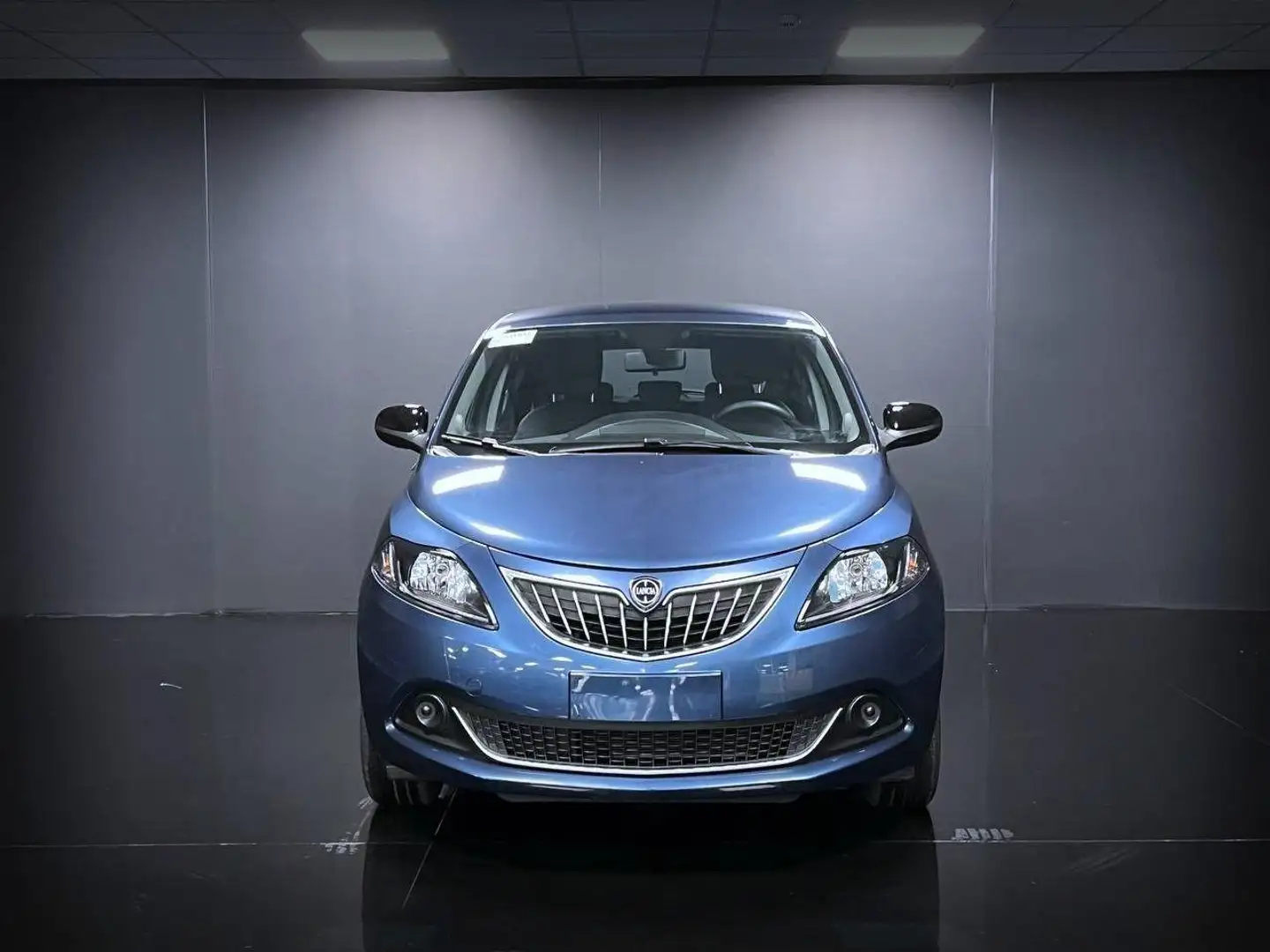 Lancia Ypsilon 1.0 FireFly 5 porte S&S Hybrid Ecochic Silver Blu/Azzurro - 2