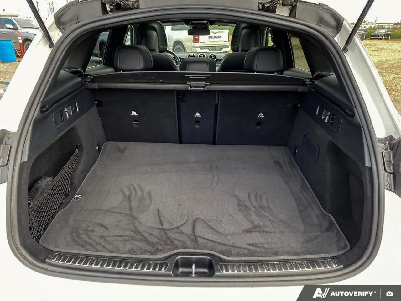Mercedes-Benz GLC снимка Mercedes-Benz GLC