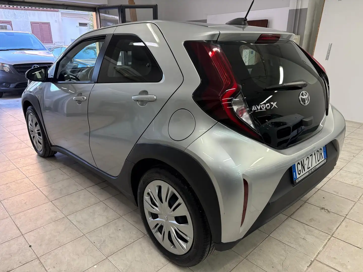 Toyota Aygo Aygo X 1.0 VVT-i 72 CV 5 porte Active S-CVT Argento - 2