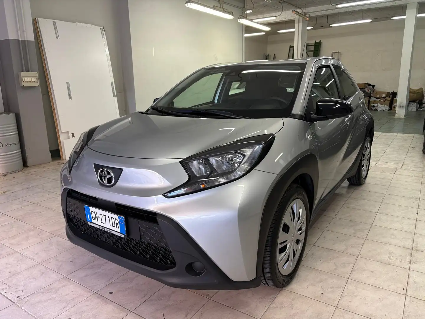 Toyota Aygo Aygo X 1.0 VVT-i 72 CV 5 porte Active S-CVT Argento - 1