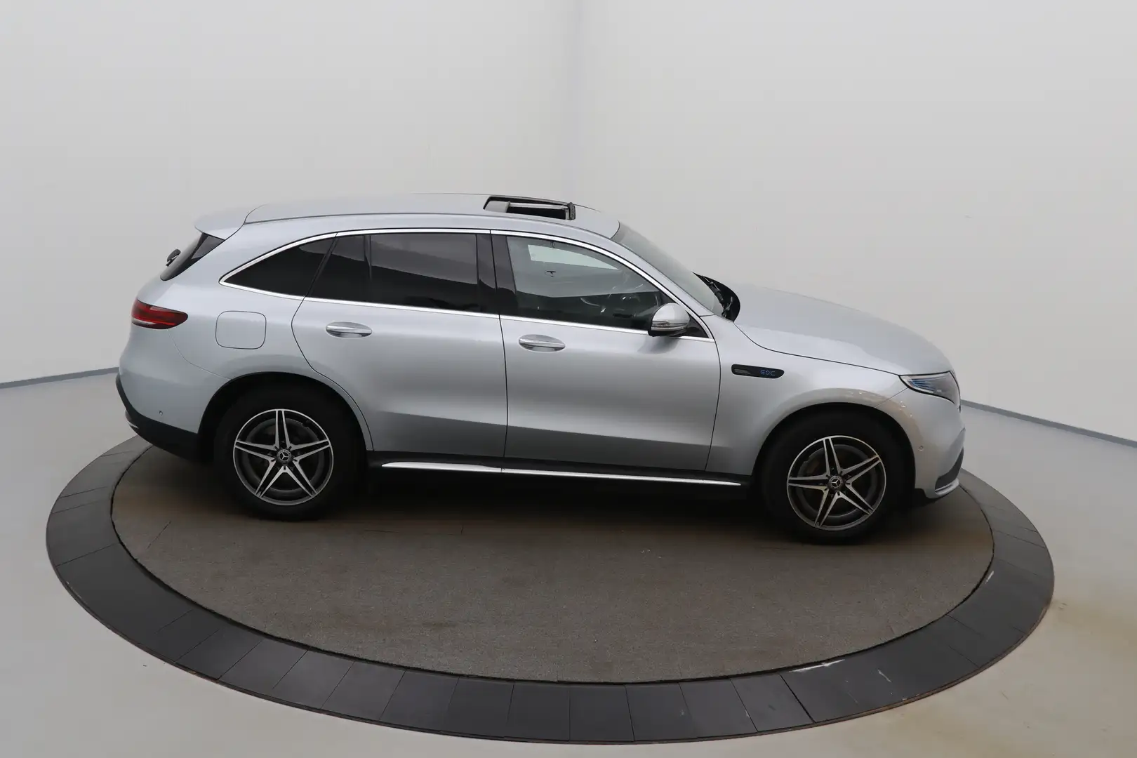 Mercedes-Benz EQC 400 4-Matic AMG Line LEDER/ALCANTARA Multibeam LED GPS Argent - 2