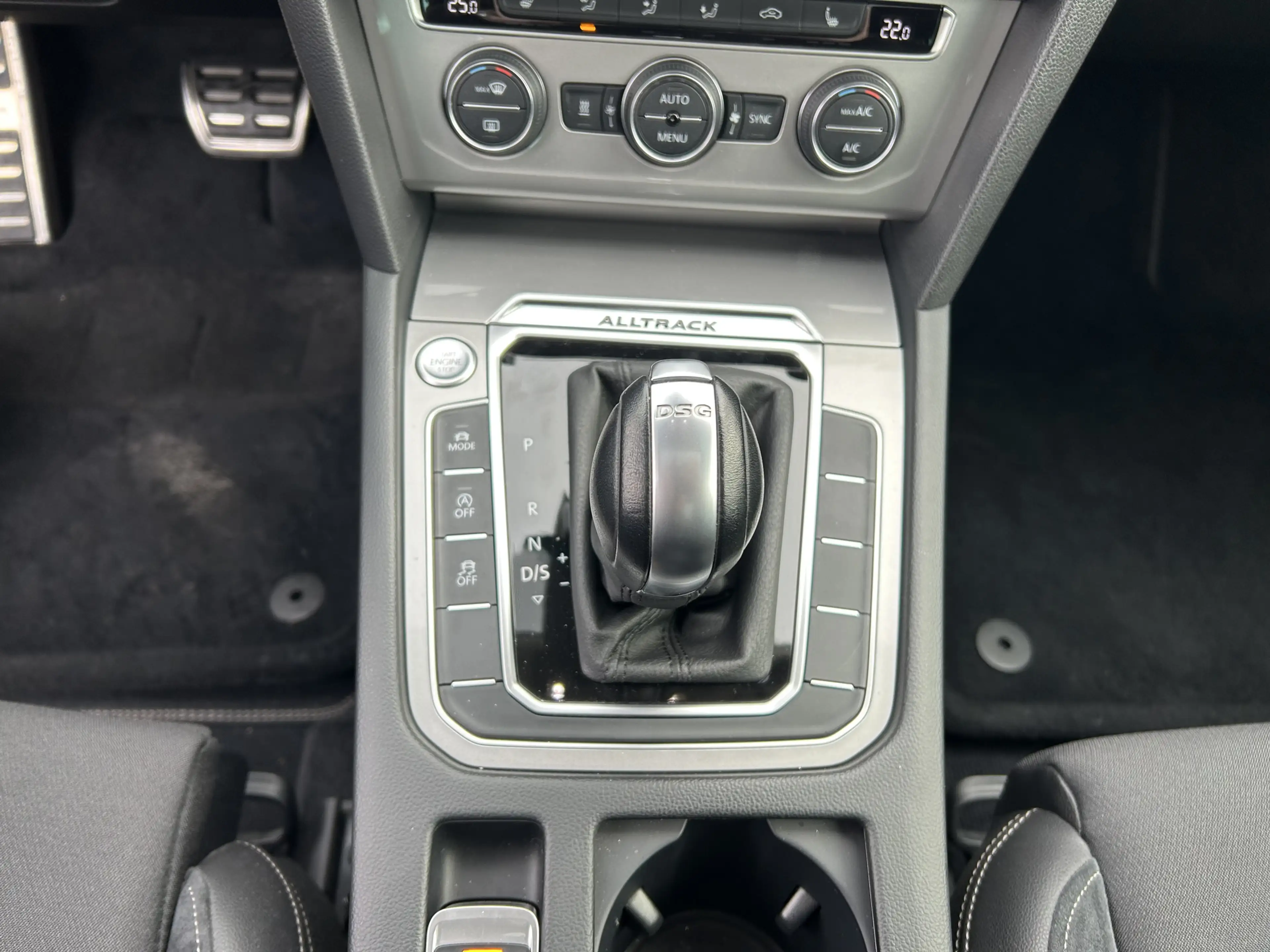 Volkswagen Passat Alltrack 4Motion ACC AHK Pano LED — photo 15