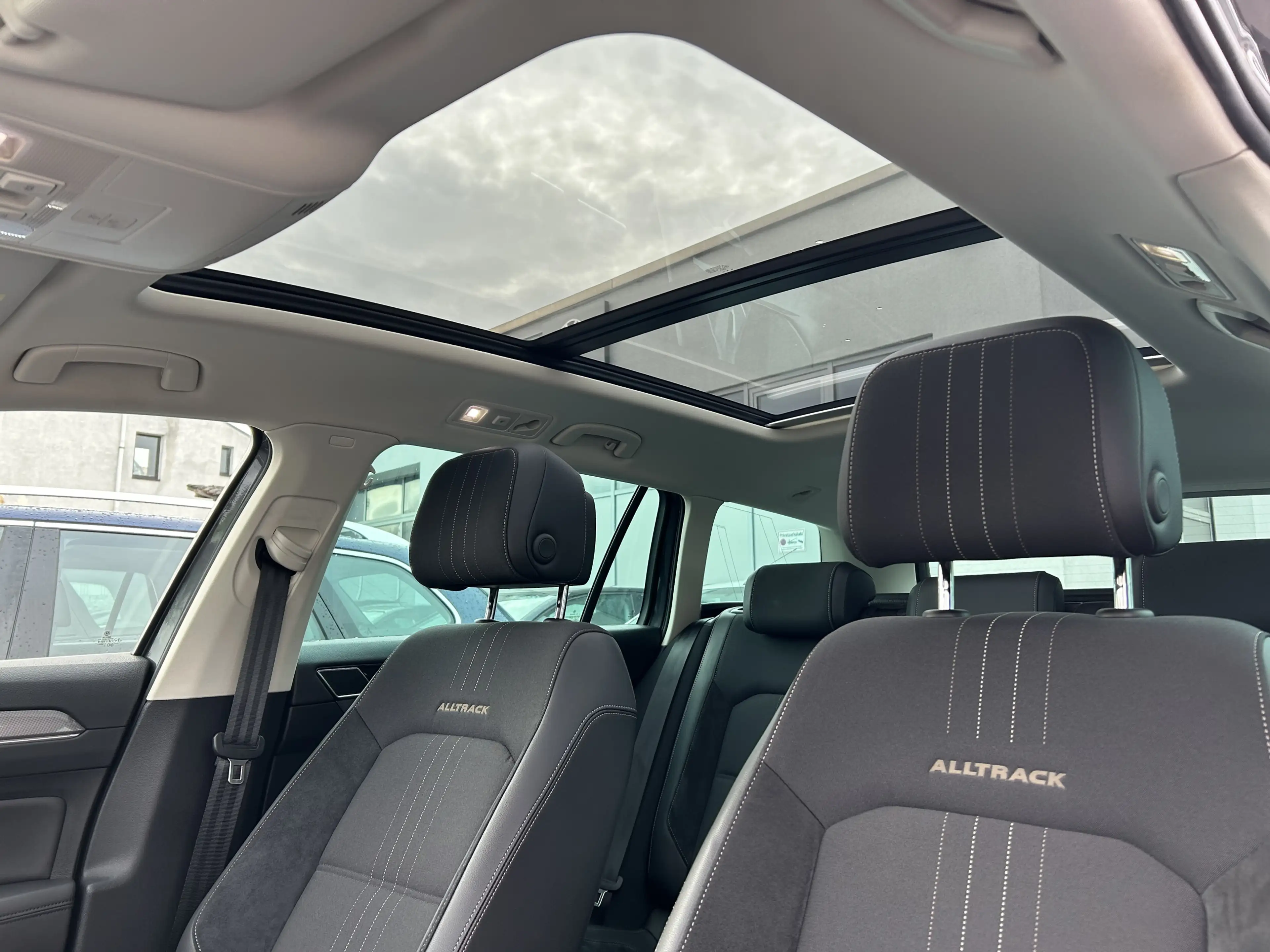Volkswagen Passat Alltrack 4Motion ACC AHK Pano LED — photo 10