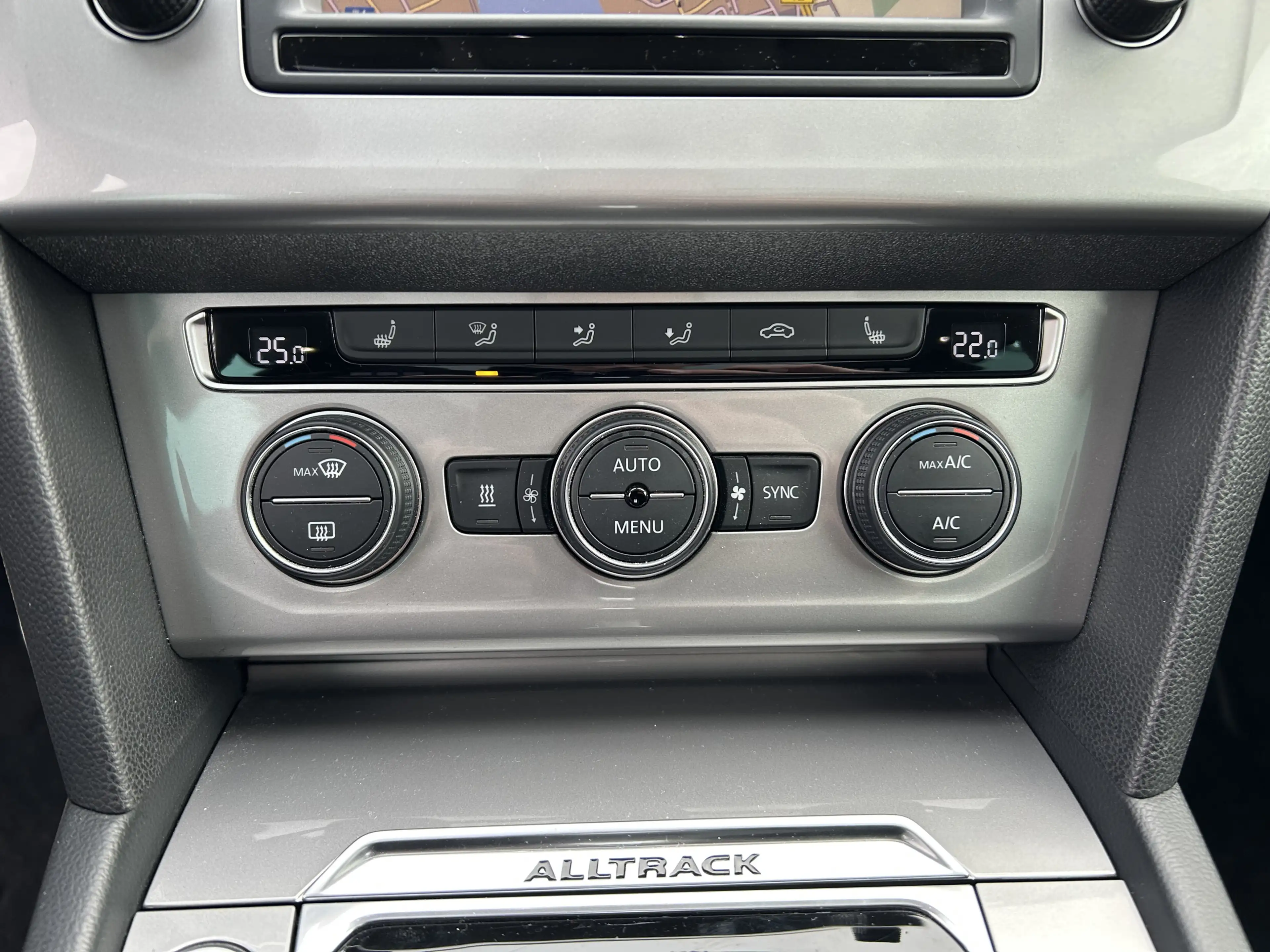 Volkswagen Passat Alltrack 4Motion ACC AHK Pano LED — photo 14