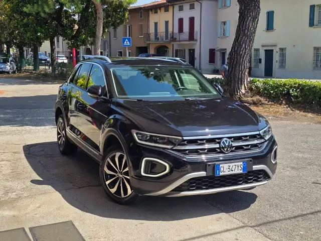 Volkswagen T-Roc view 13