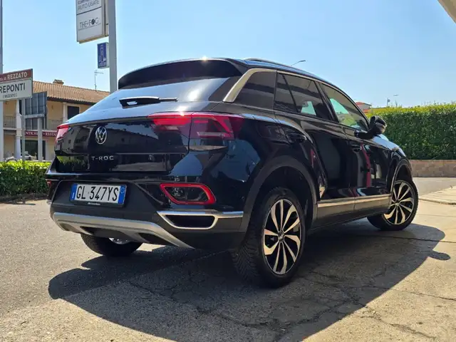 Volkswagen T-Roc view 11