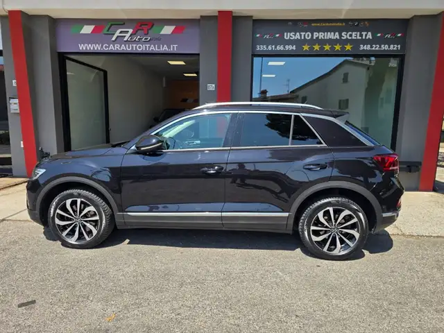 Volkswagen T-Roc view 3