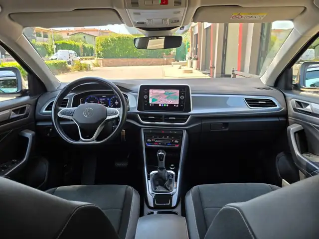 Volkswagen T-Roc view 5