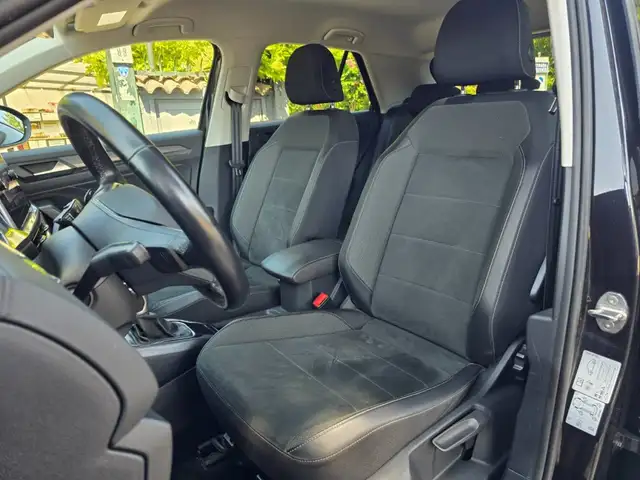 Volkswagen T-Roc view 7