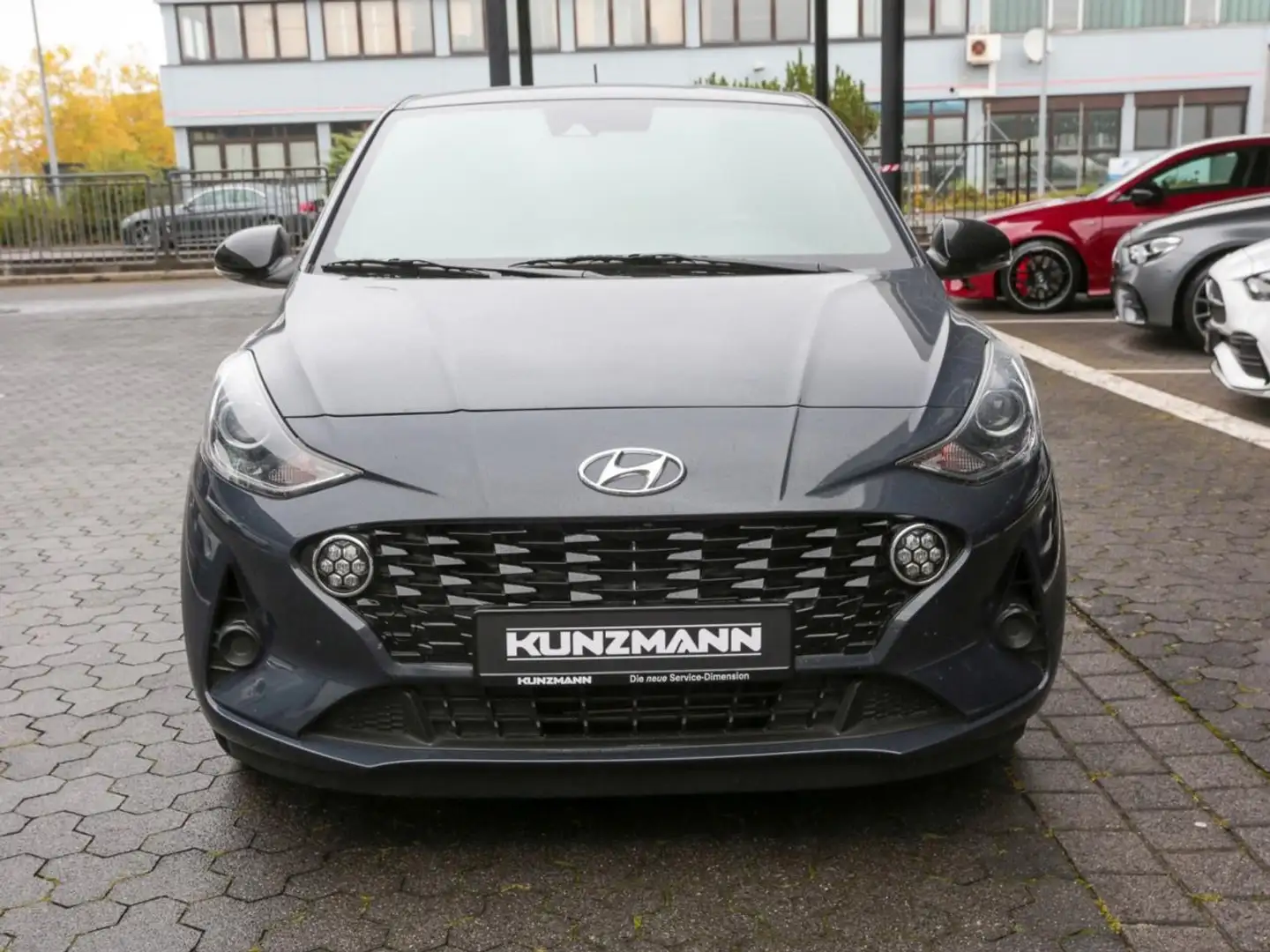 Hyundai i10 1.0 Connect & Go  MBUX Navi Klima PDC DynLi Gris - 2