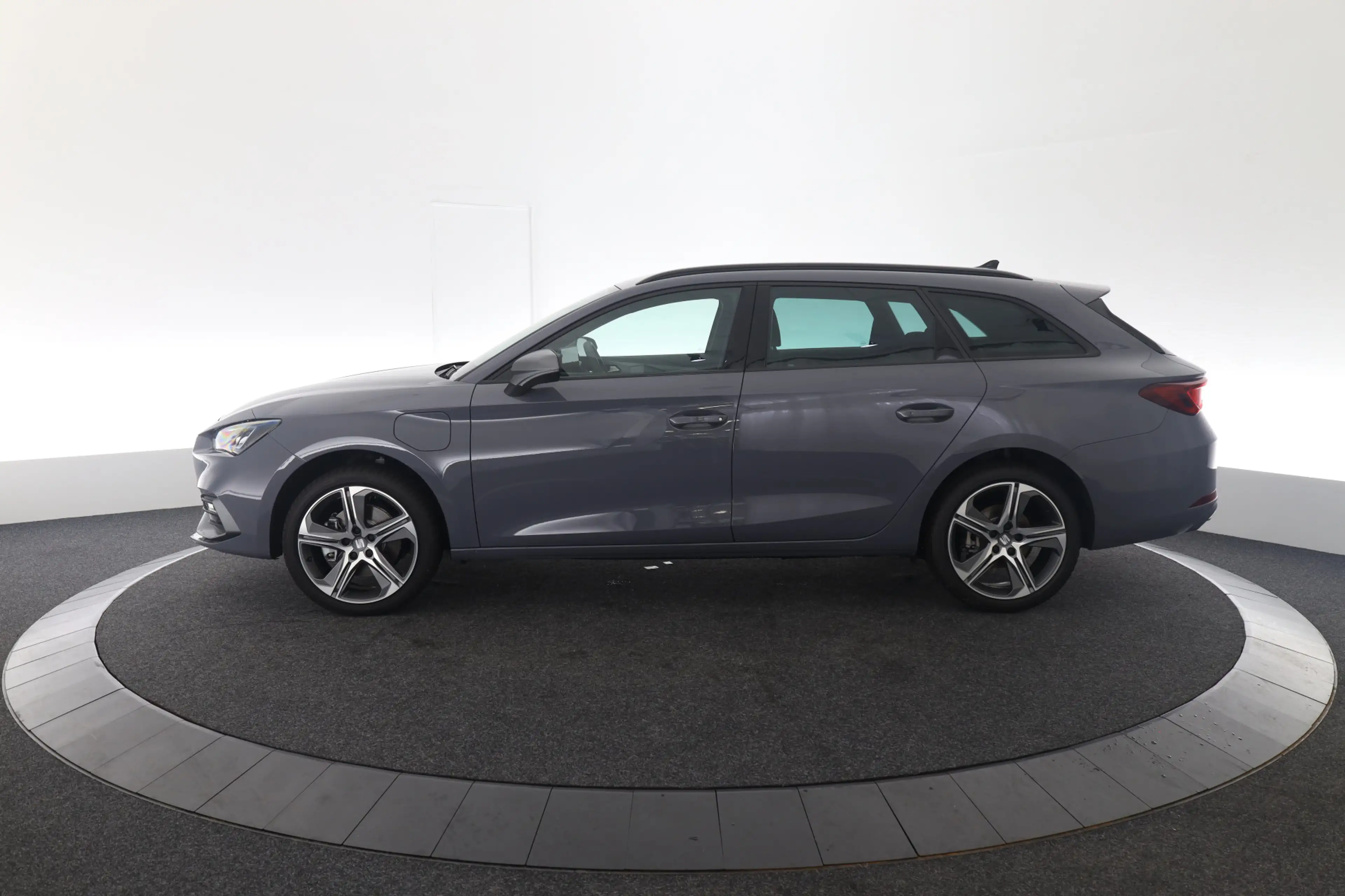 SEAT Leon e-Hybrid Sportstourer 1.5 TSI FR Business — photo 5
