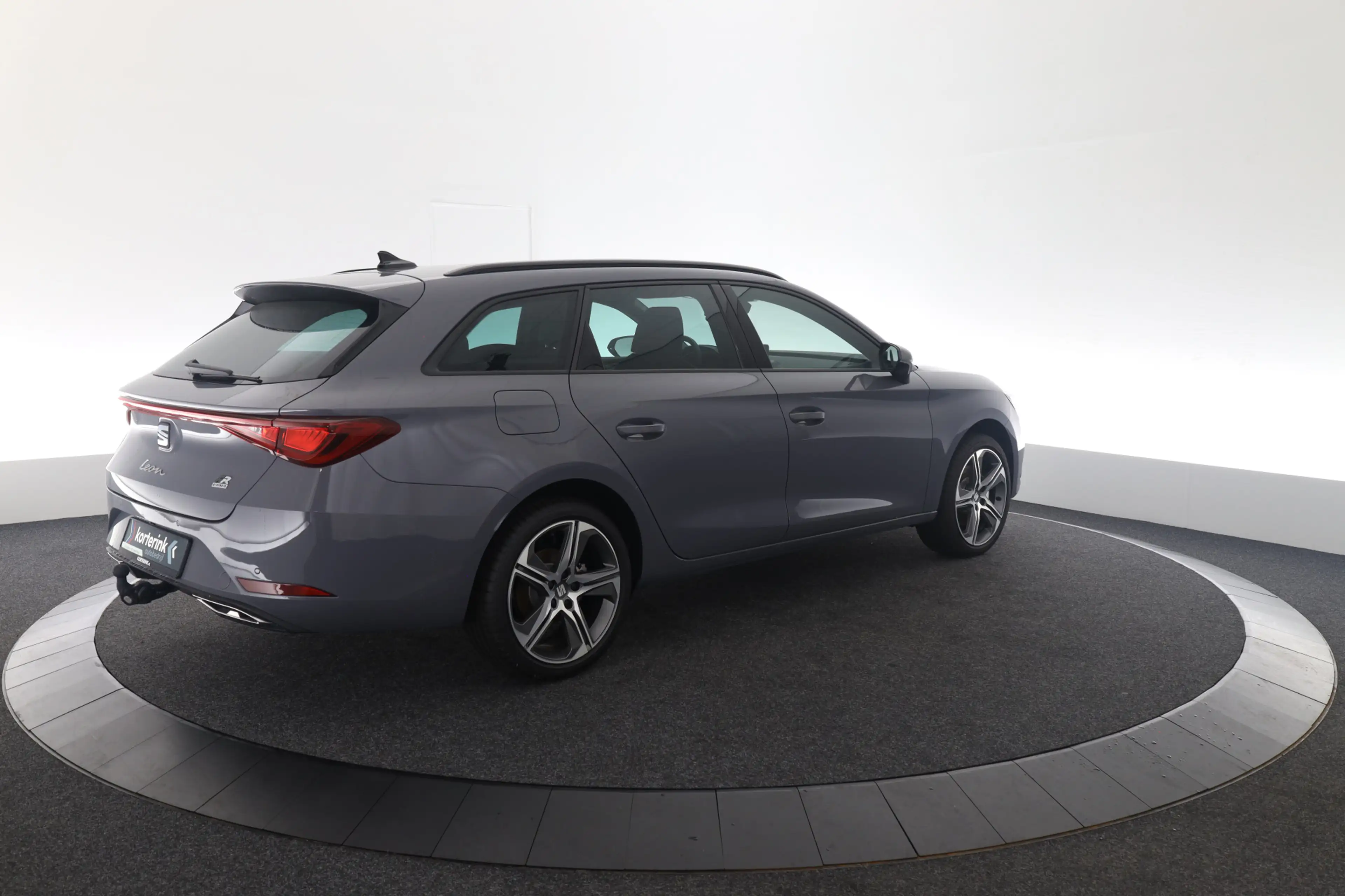 SEAT Leon e-Hybrid Sportstourer 1.5 TSI FR Business — photo 3