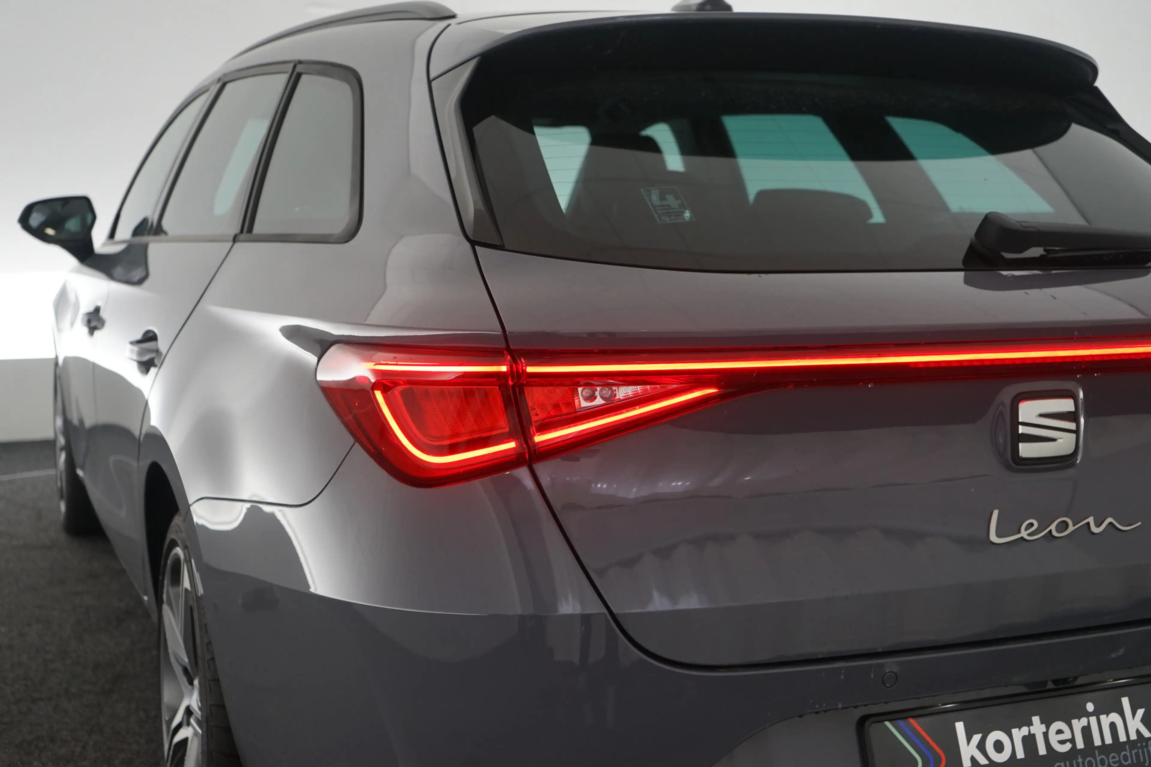 SEAT Leon e-Hybrid Sportstourer 1.5 TSI FR Business — photo 10