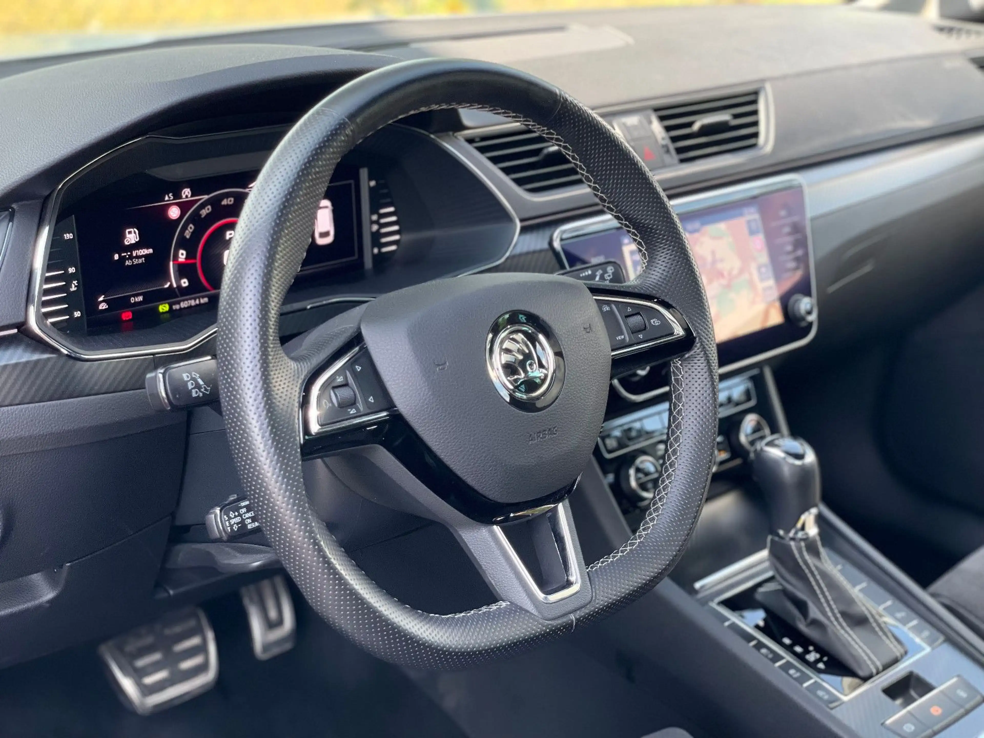 Skoda Superb 2.0 TSI Sportline*Pano*Virtuell*19 Zoll* — photo 9
