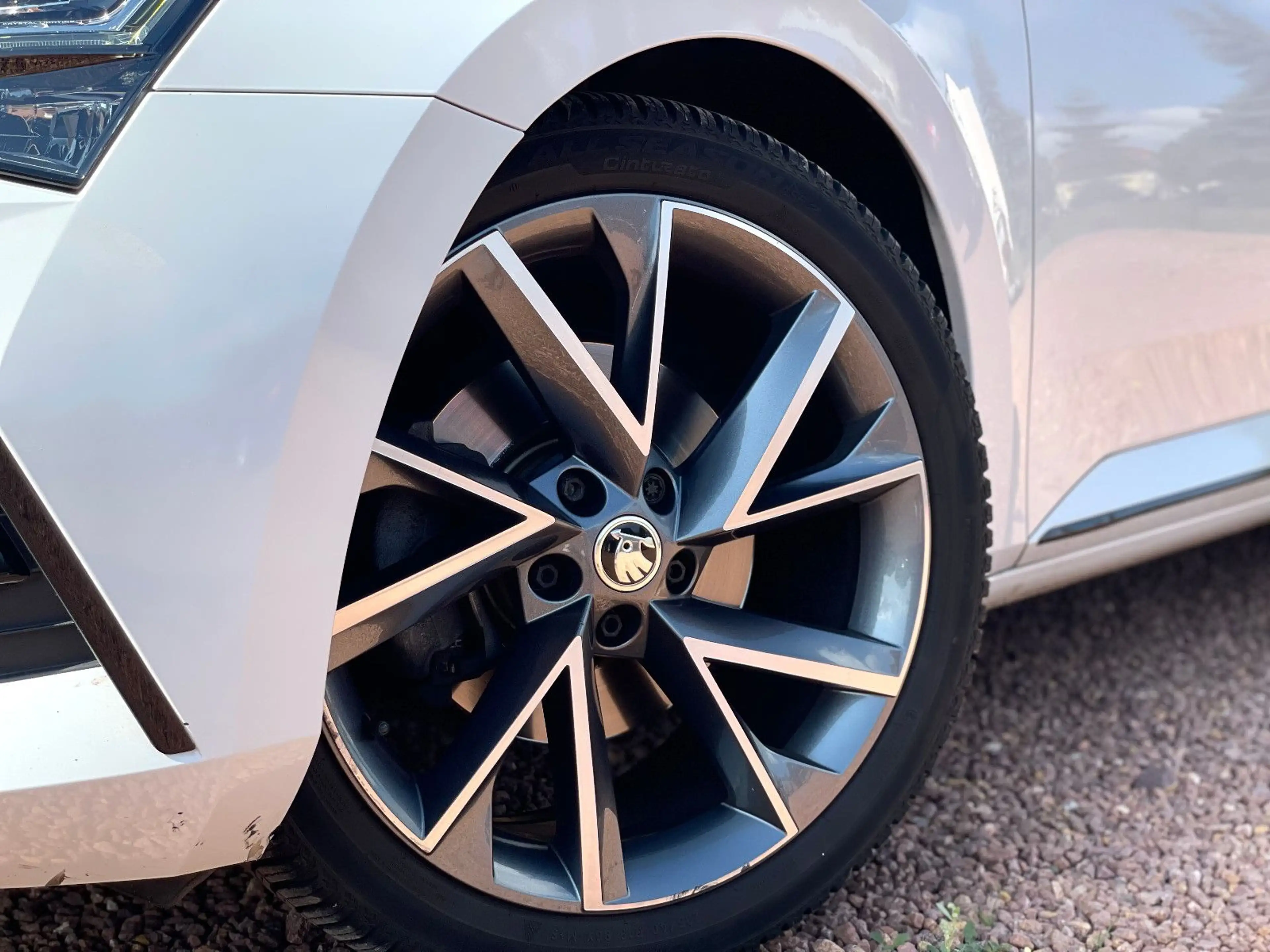 Skoda Superb 2.0 TSI Sportline*Pano*Virtuell*19 Zoll* — photo 7