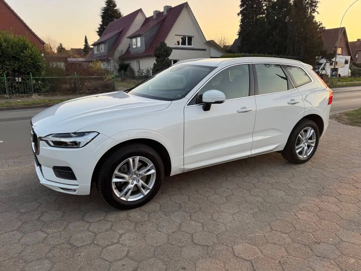 Volvo XC60 2.0 Momentum AWD Schalter*Zahnriem neu+MwSt Blanco - 1