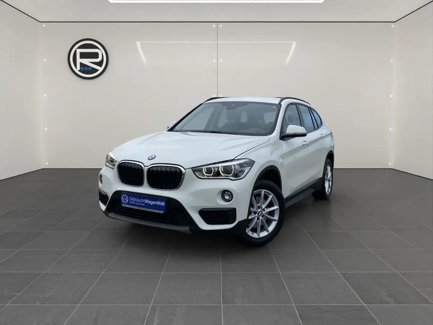BMW X1 sDrive18i Advantage *AHK KAMERA SHZ* Weiß - 2