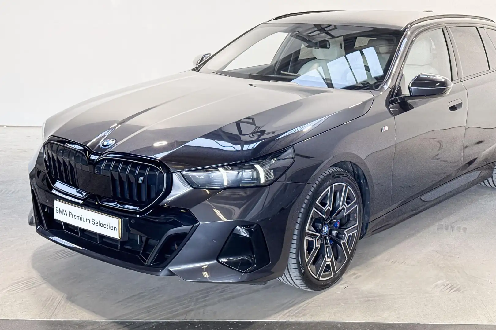 BMW i5 Touring eDrive40 M Sport Edition M Sportpakket Pro Grijs - 2