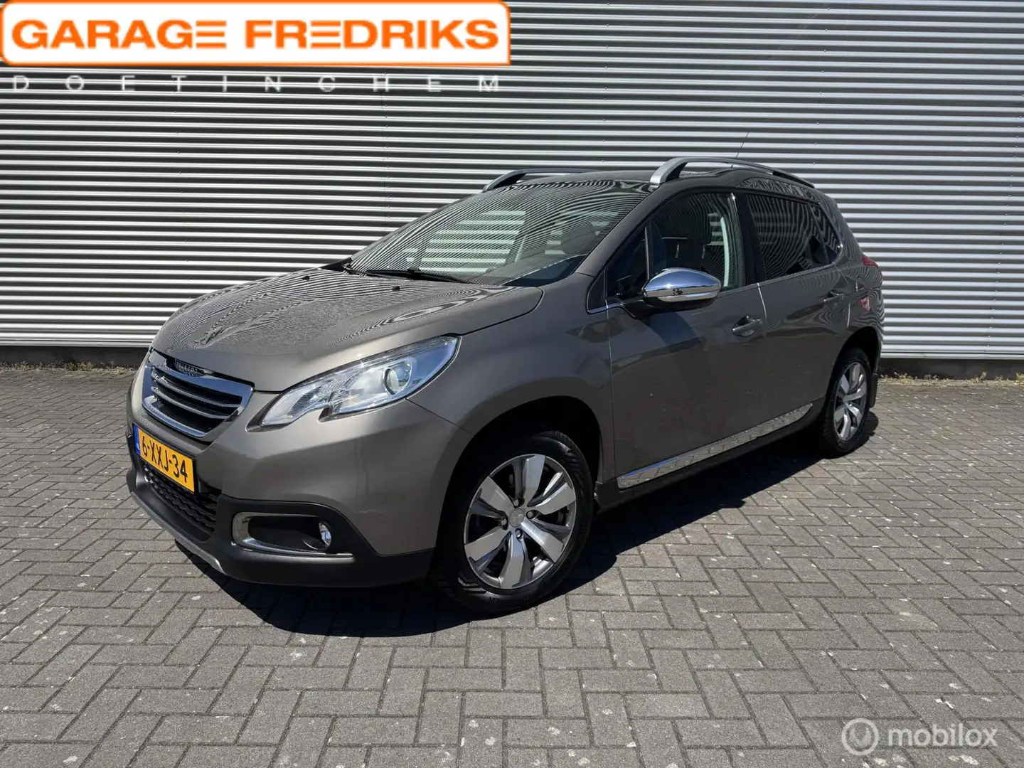 Peugeot 2008 1.2 VTi Allure | Pano | Navigatie | Cruise | Gris - 1