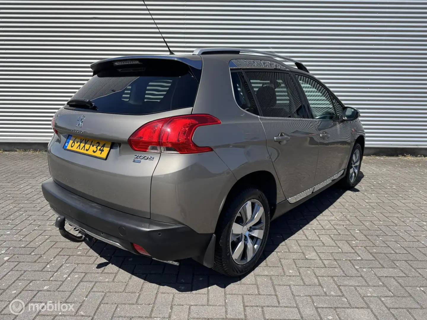 Peugeot 2008 1.2 VTi Allure | Pano | Navigatie | Cruise | Gris - 2