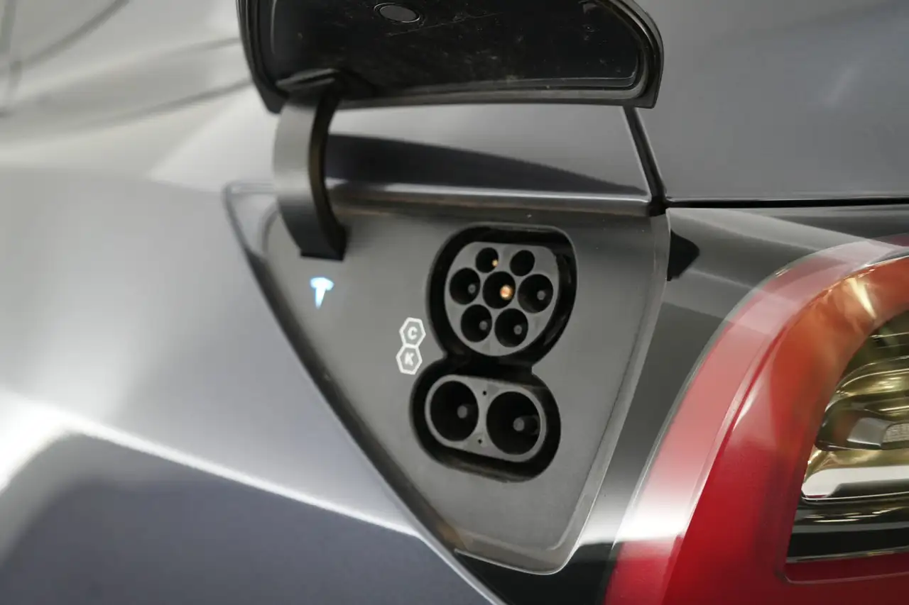 Tesla Model Y Long Range Dual Motor LEDER/CUIR LED GPS PDC CAM P, миниатюра 24