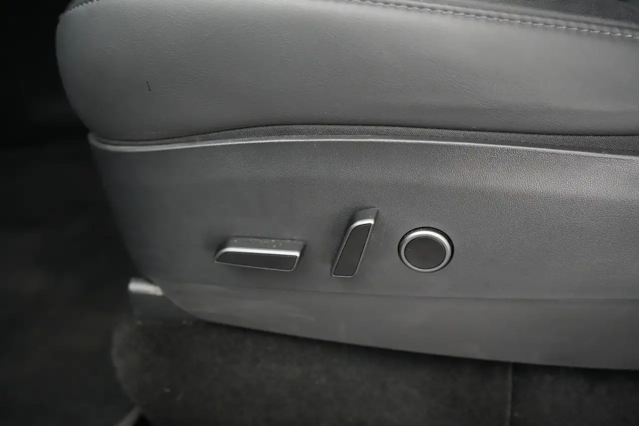 Tesla Model Y Long Range Dual Motor LEDER/CUIR LED GPS PDC CAM P, миниатюра 25