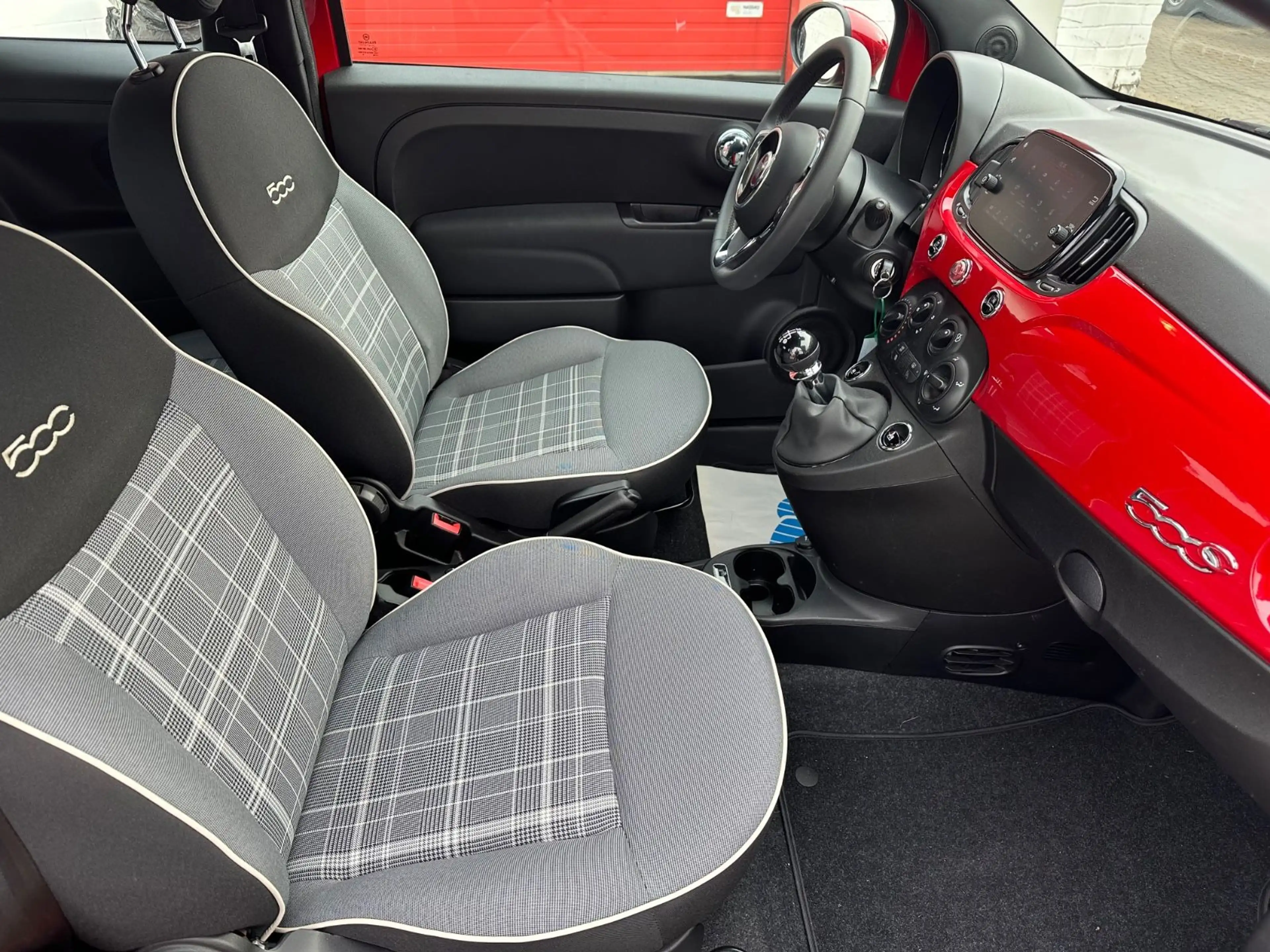 Fiat 500C Lounge/1HD+TZ/PDC/KLIMA/WENIG KM/DAB+/GJR — photo 13