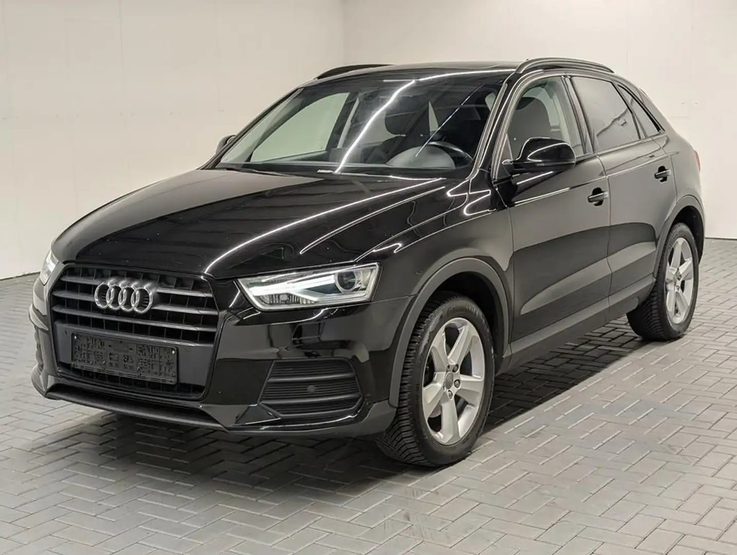 Audi Q3 Bi-Xenon/Navi/AHK/Pano/SHZ/PDC/18"LM Schwarz - 1