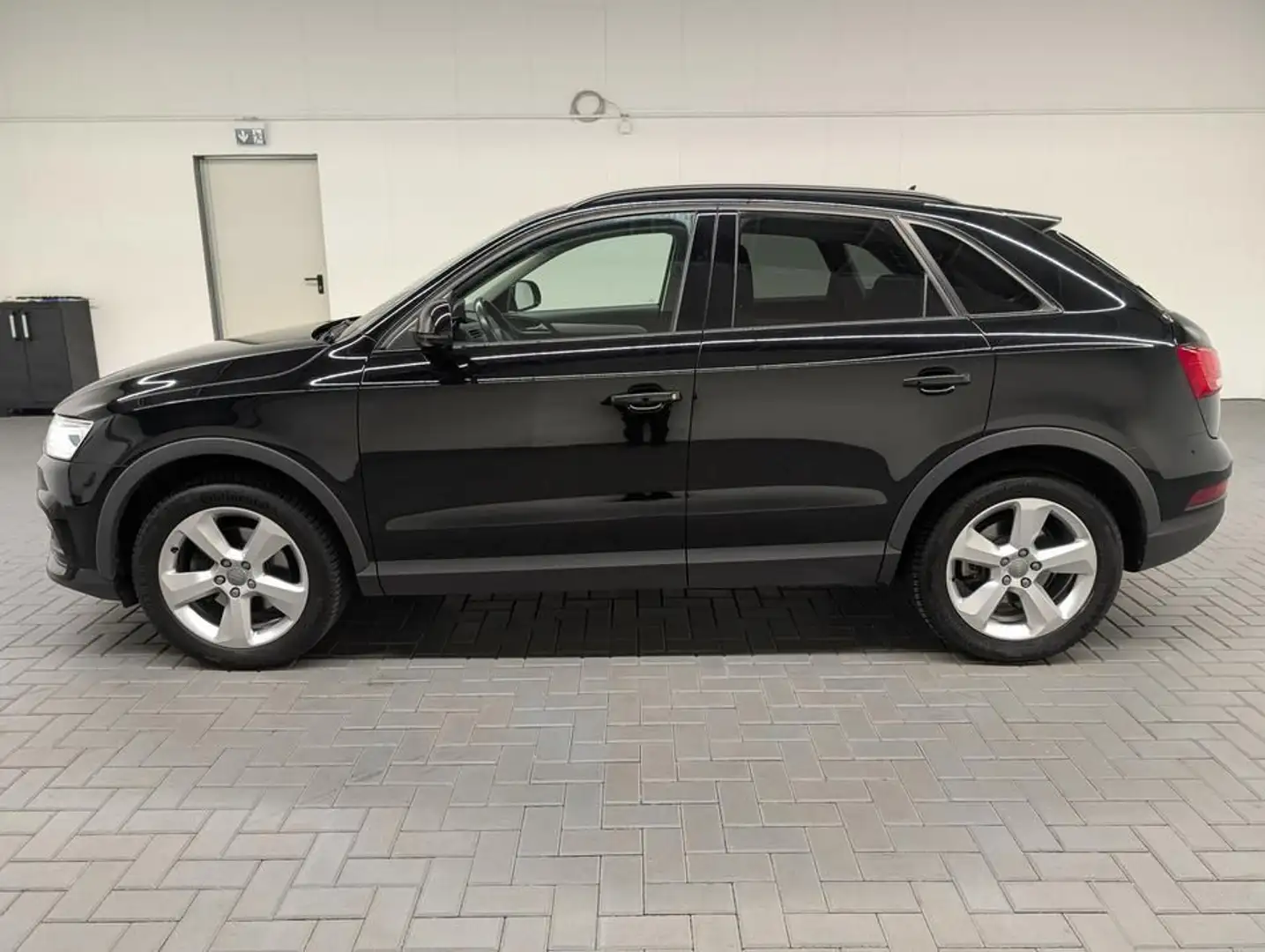 Audi Q3 Bi-Xenon/Navi/AHK/Pano/SHZ/PDC/18"LM Schwarz - 2