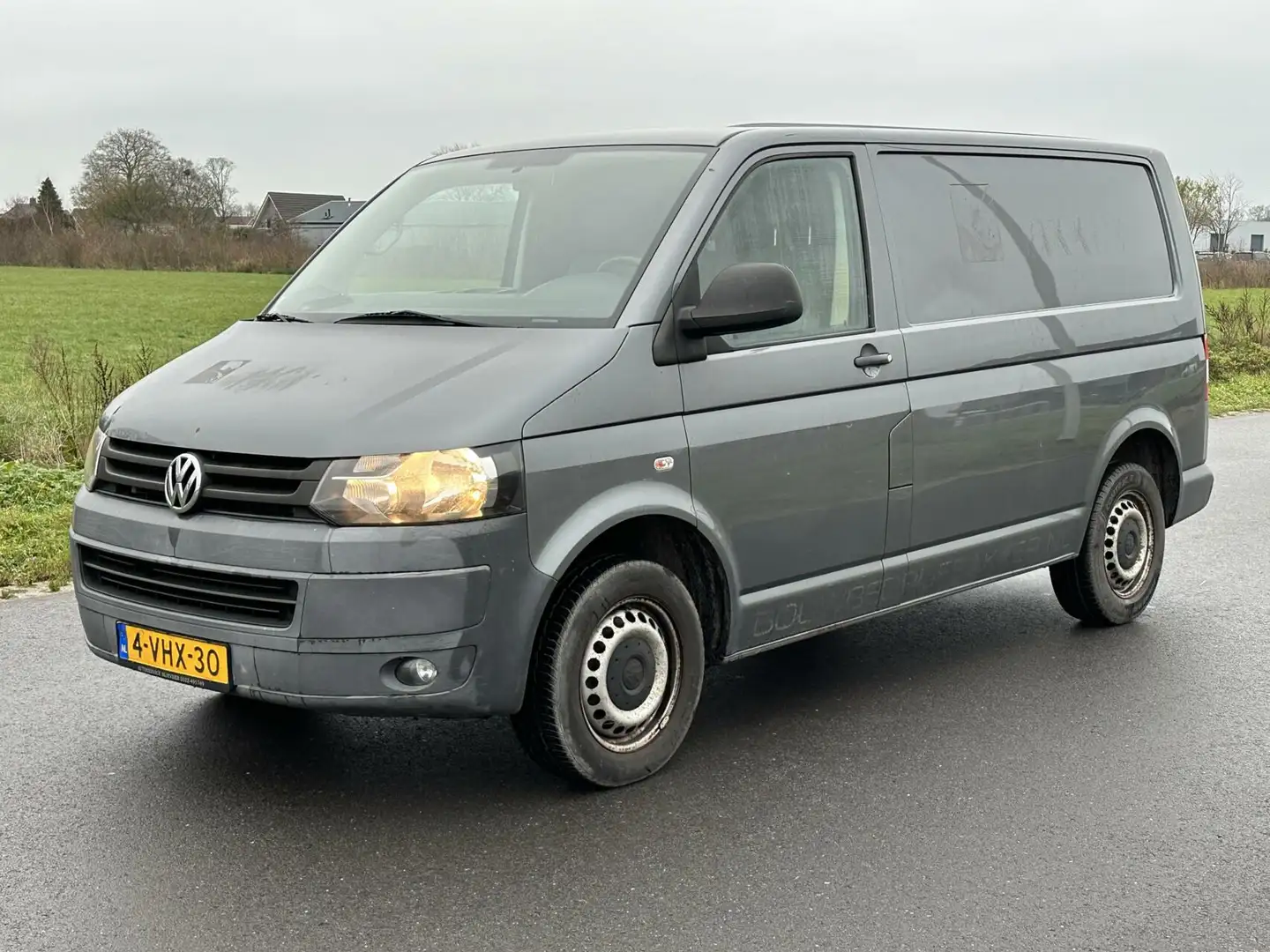 Volkswagen T5 Transporter 2.0 TDI L1H1 T800 Airco - Trekhaak - Rijdt Goed Amarillo - 1