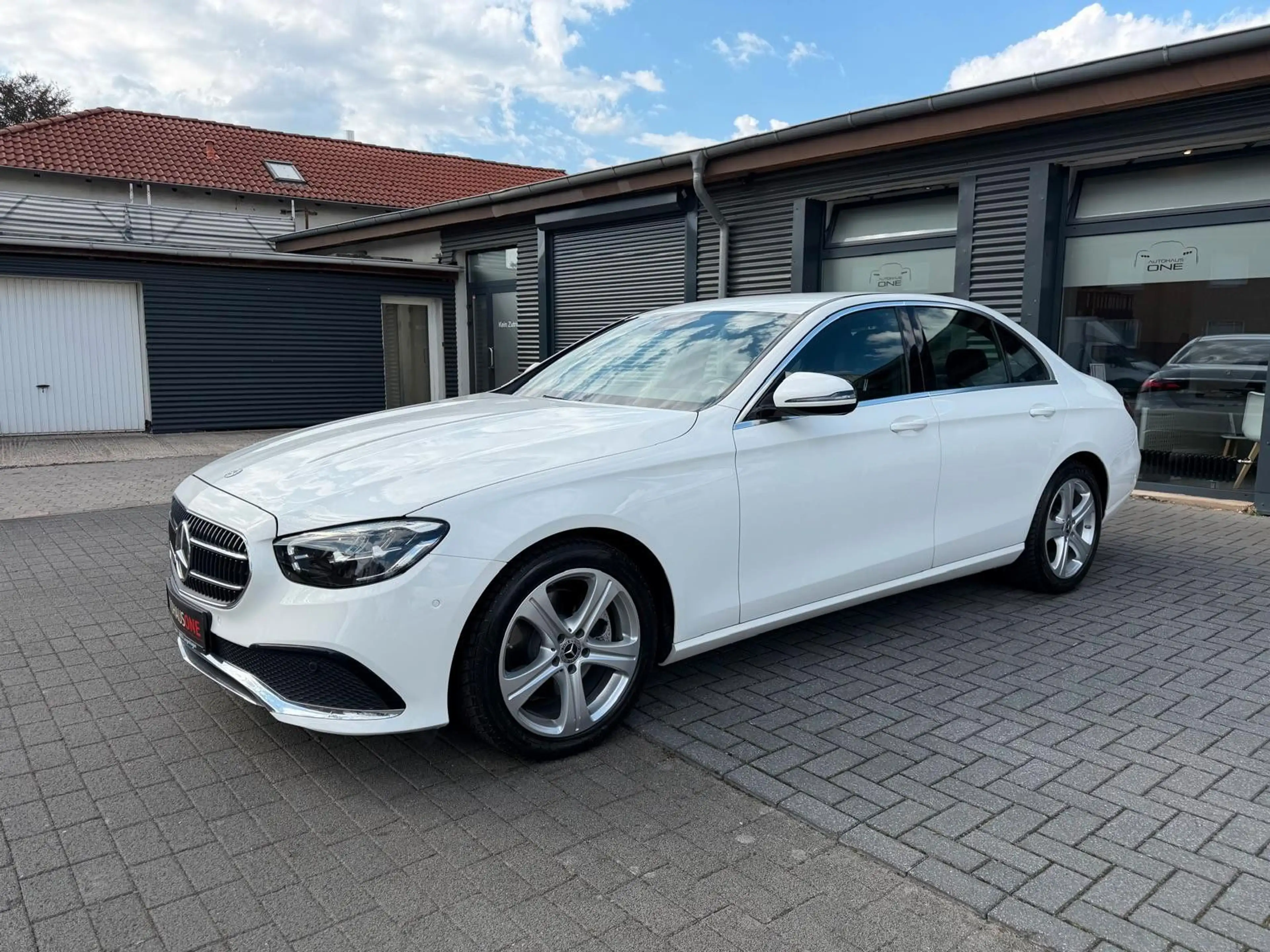 Mercedes-Benz E 220 d Limo. Avantgarde MBUX/KAMERA/2.HAND — photo 3