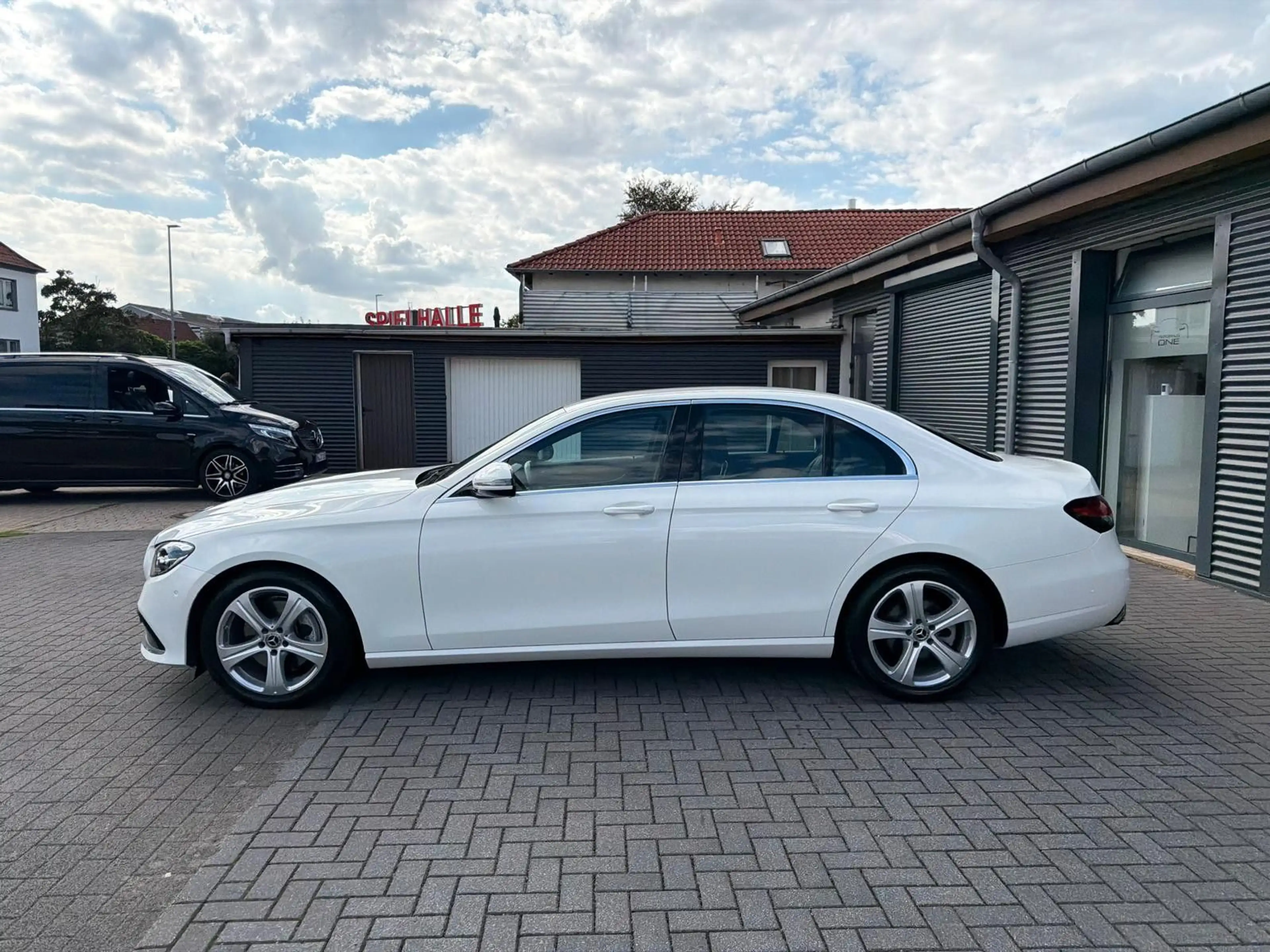 Mercedes-Benz E 220 d Limo. Avantgarde MBUX/KAMERA/2.HAND — photo 14