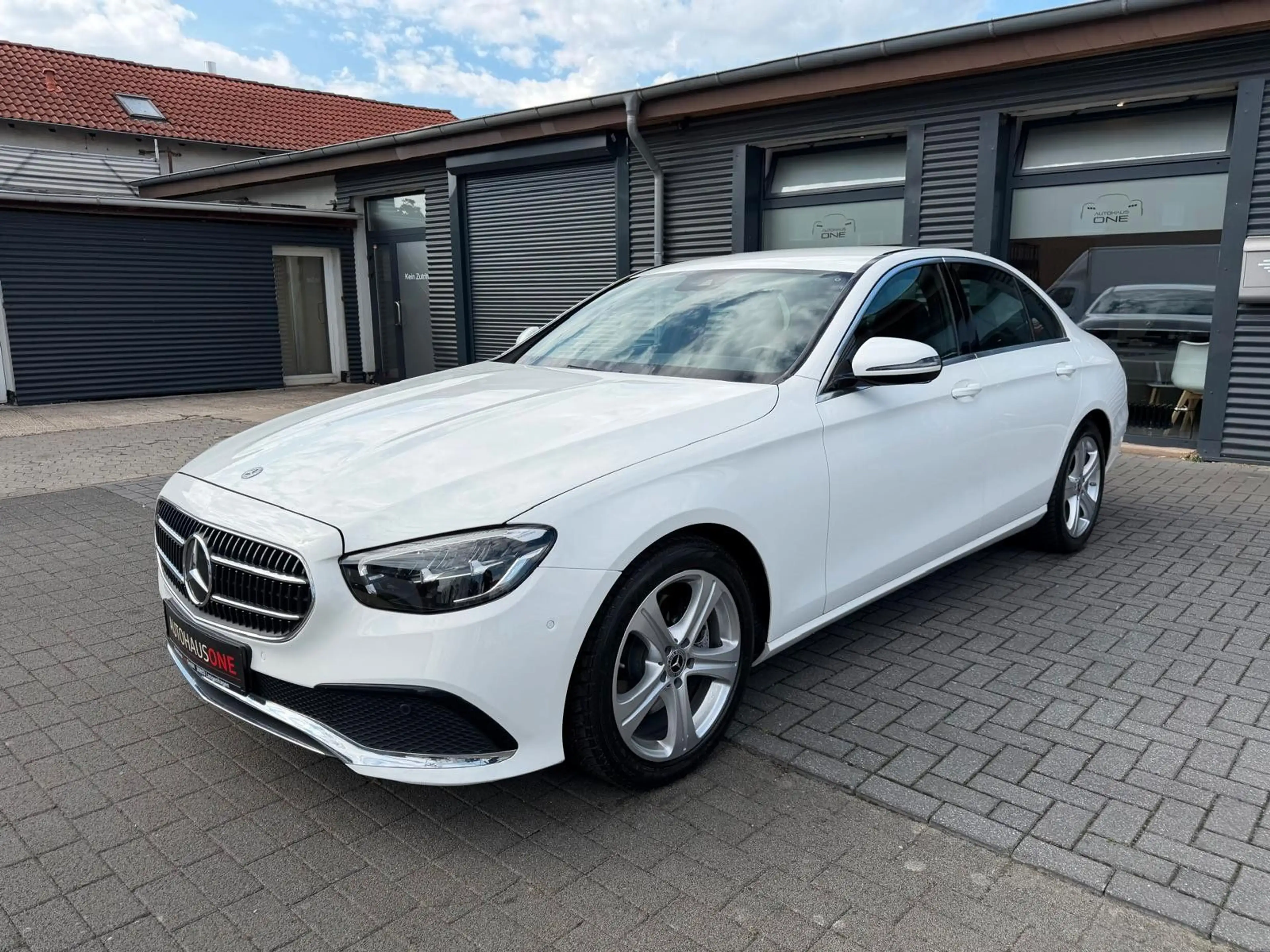 Mercedes-Benz E 220 d Limo. Avantgarde MBUX/KAMERA/2.HAND — photo 2