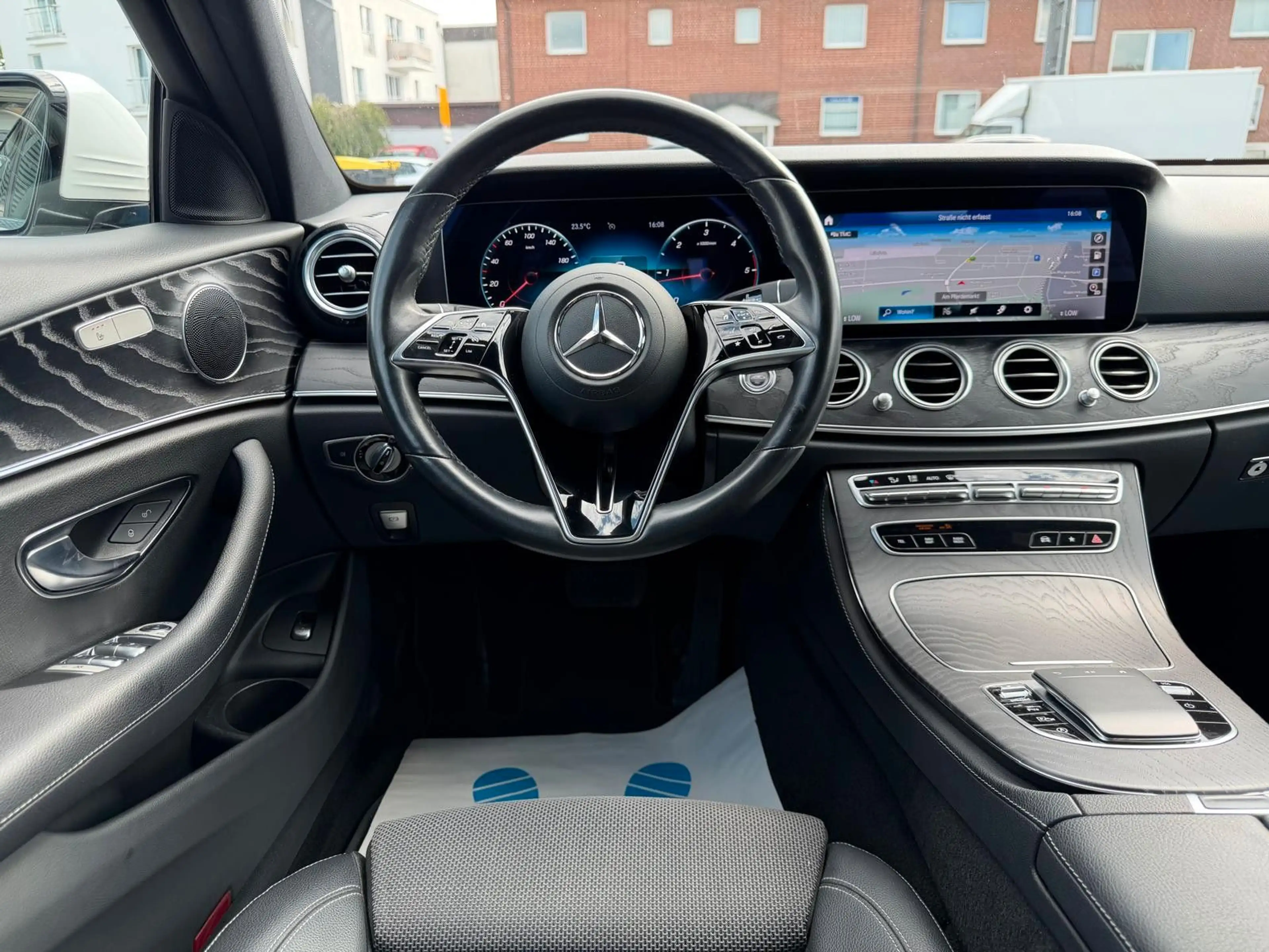 Mercedes-Benz E 220 d Limo. Avantgarde MBUX/KAMERA/2.HAND — photo 15