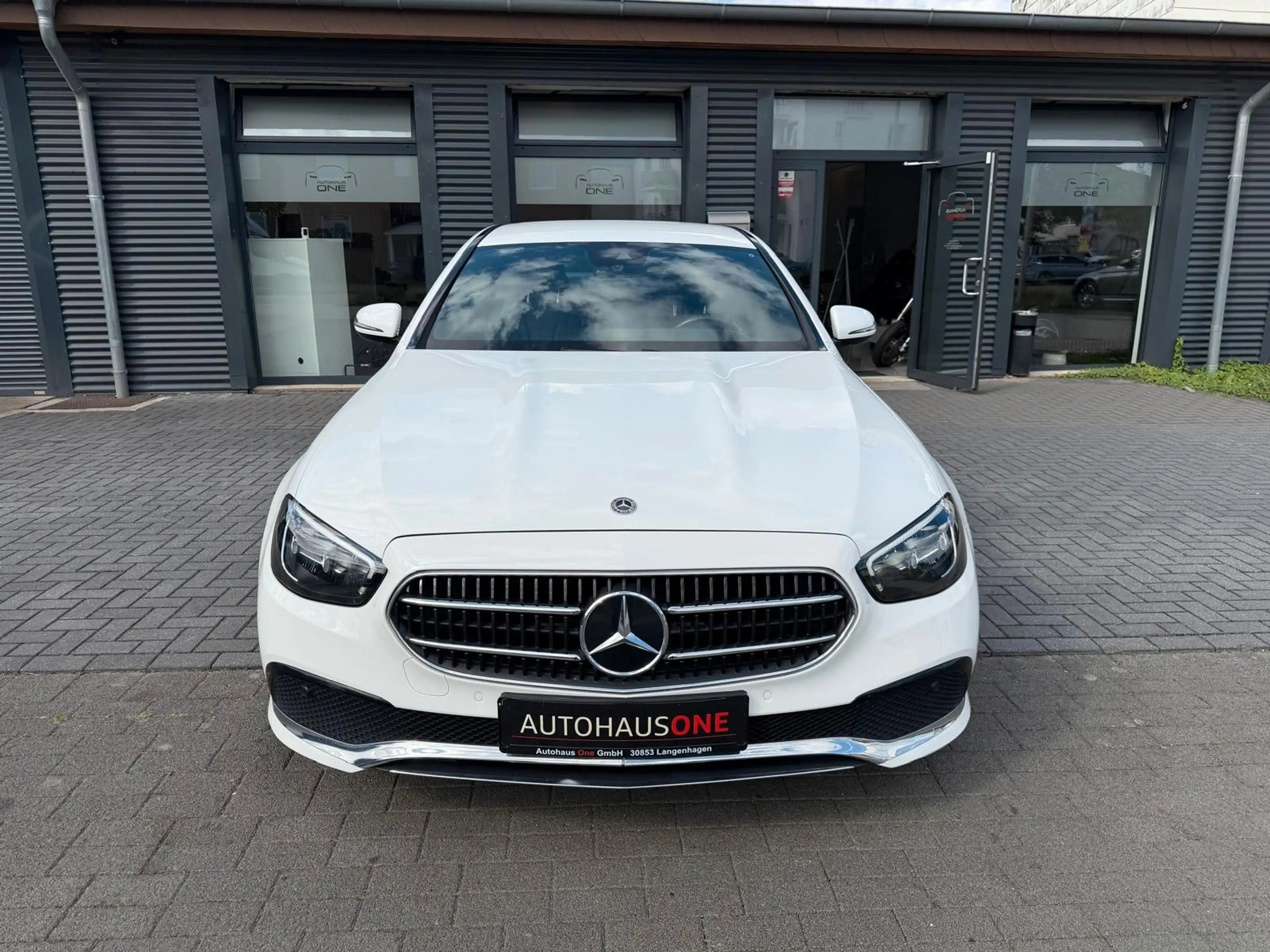 Mercedes-Benz E 220 d Limo. Avantgarde MBUX/KAMERA/2.HAND — photo 4