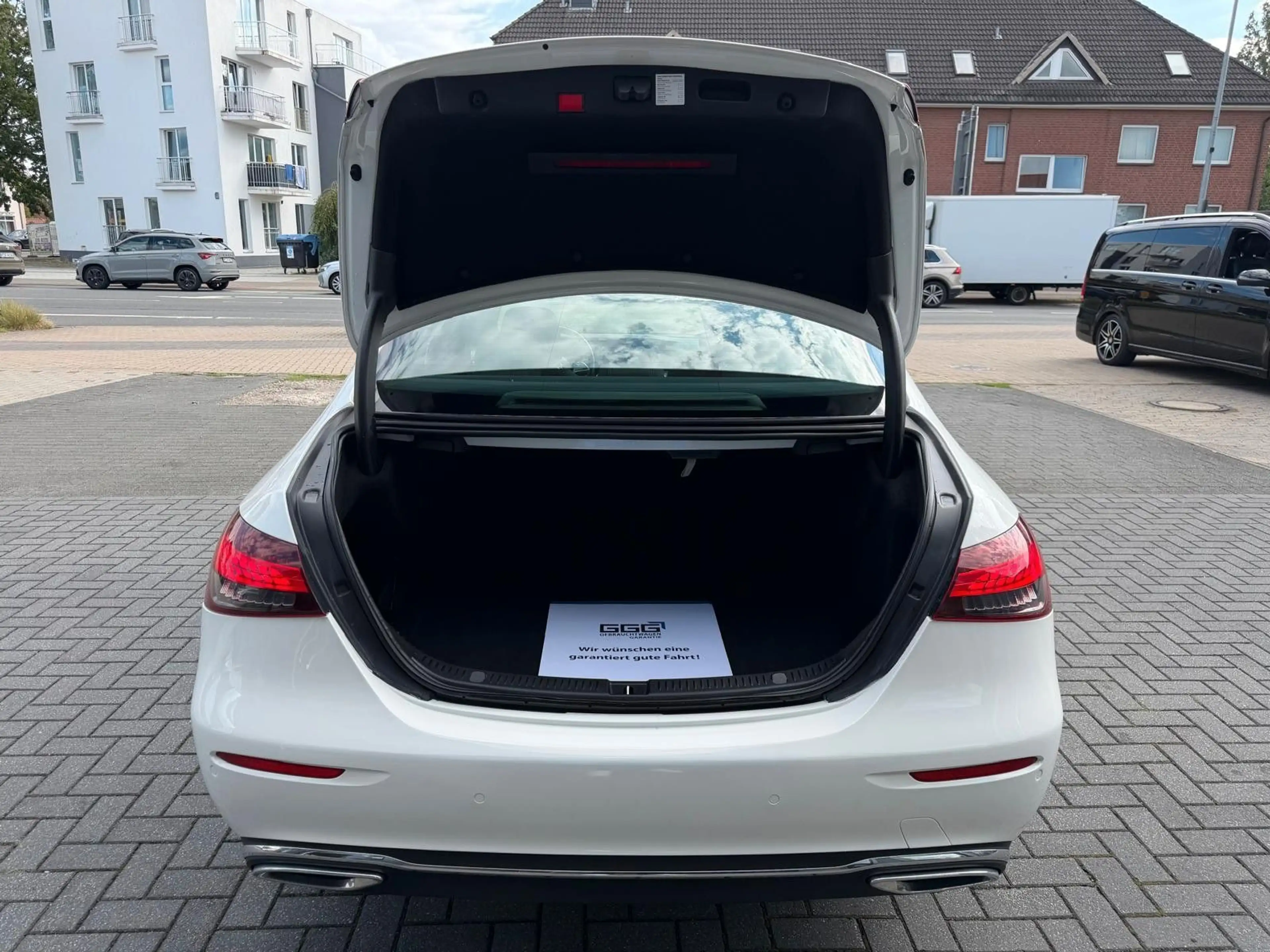 Mercedes-Benz E 220 d Limo. Avantgarde MBUX/KAMERA/2.HAND — photo 11