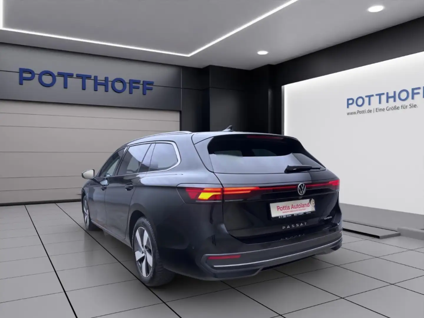 Volkswagen Passat Variant 1.5 TSI eHybrid DSG BUSINESS NAVI AHK KAMERA SHZG Schwarz - 2