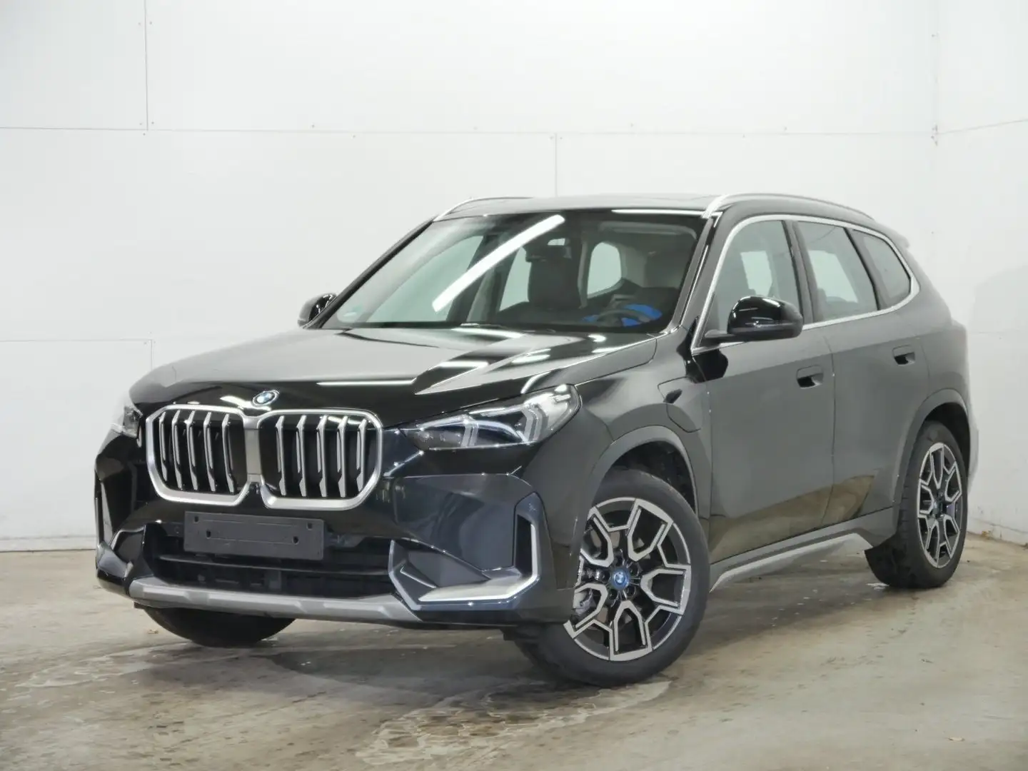 BMW X1 xDrive30e xLine 19" Aktivsitz el. ACC 360° AHK Schwarz - 1