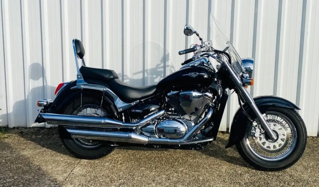 Suzuki Intruder C