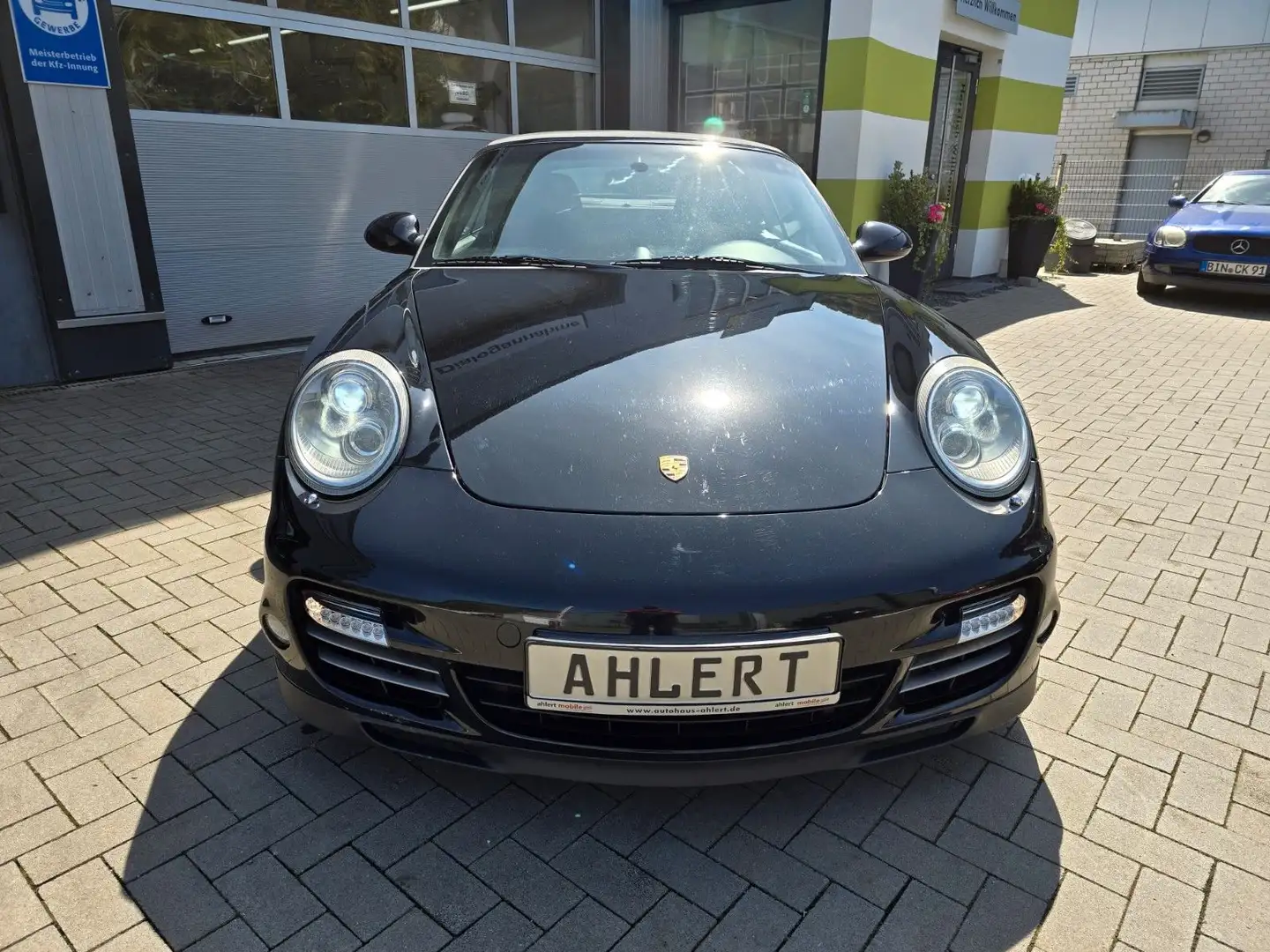 Porsche 911 Turbo S Cabrio Ceramic LED MwSt. ausw. Schwarz - 2
