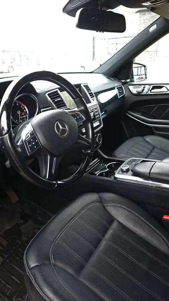 Mercedes-Benz GL-Class снимка Mercedes-Benz GL-Class