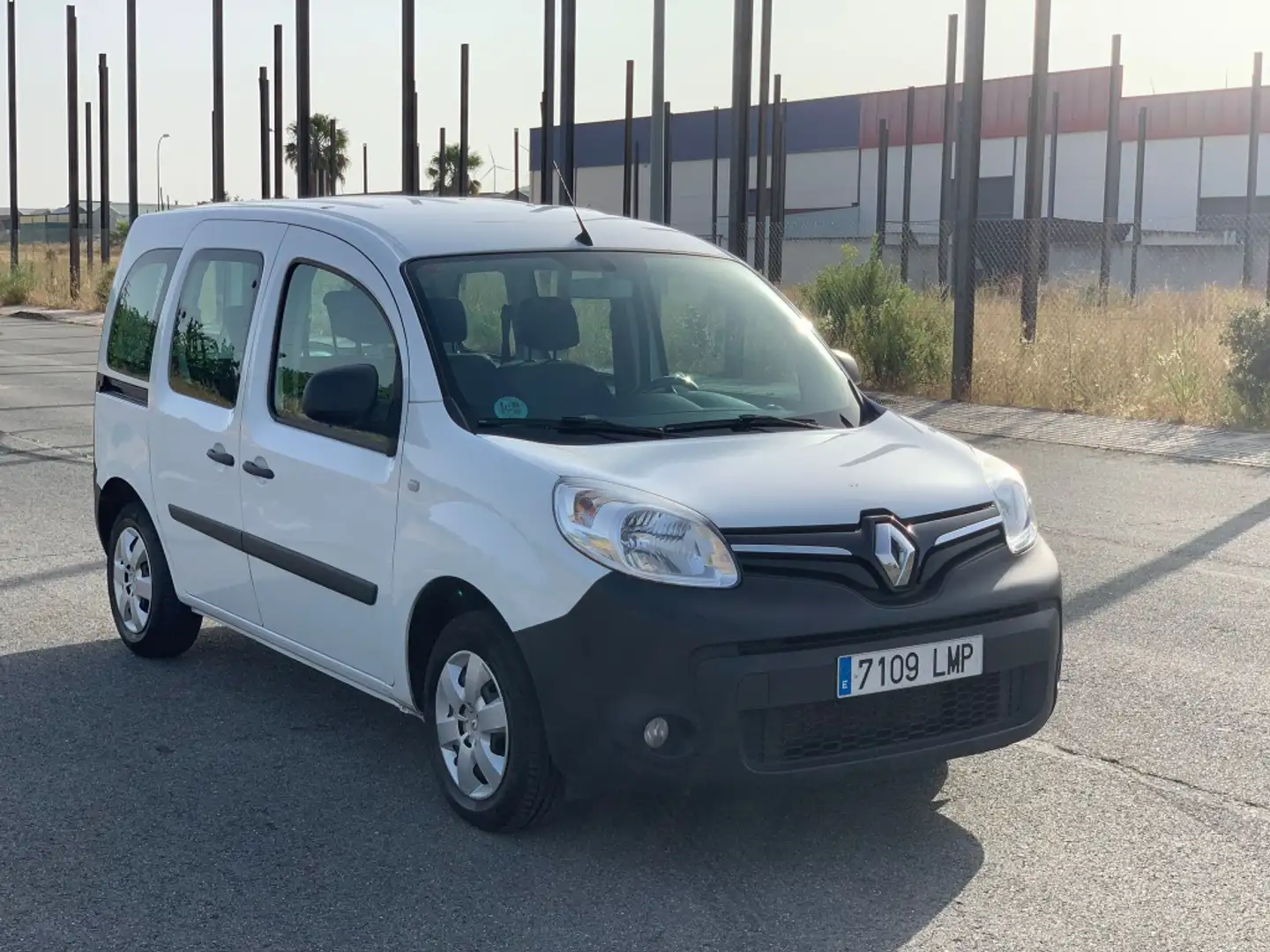 Renault Kangoo Fg. 1.5Blue dCi Profesional 70kW Wit - 1
