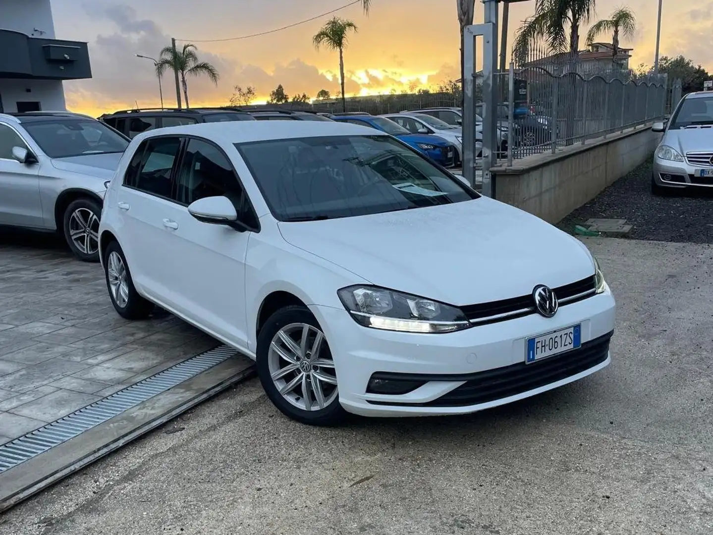 Volkswagen Golf Golf 5p 1.6 tdi Trendline 90cv Bianco - 1