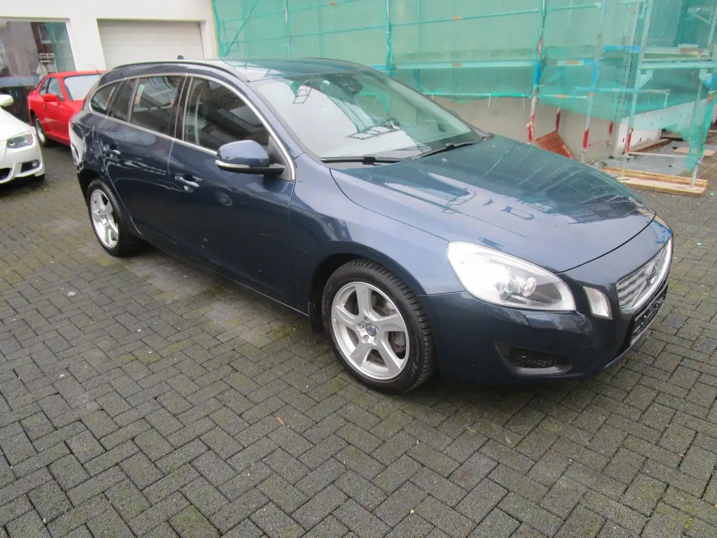 Volvo V60 Kombi Momentum Blauw - 1