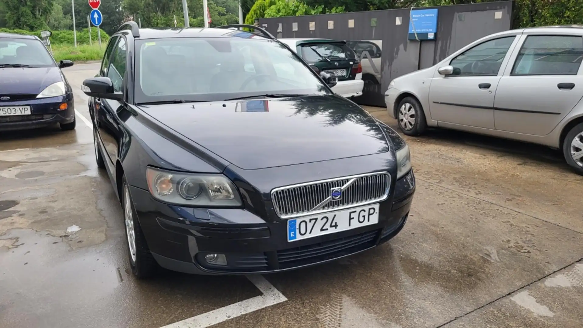 Volvo V50 D5 Momentum Aut. Zwart - 1